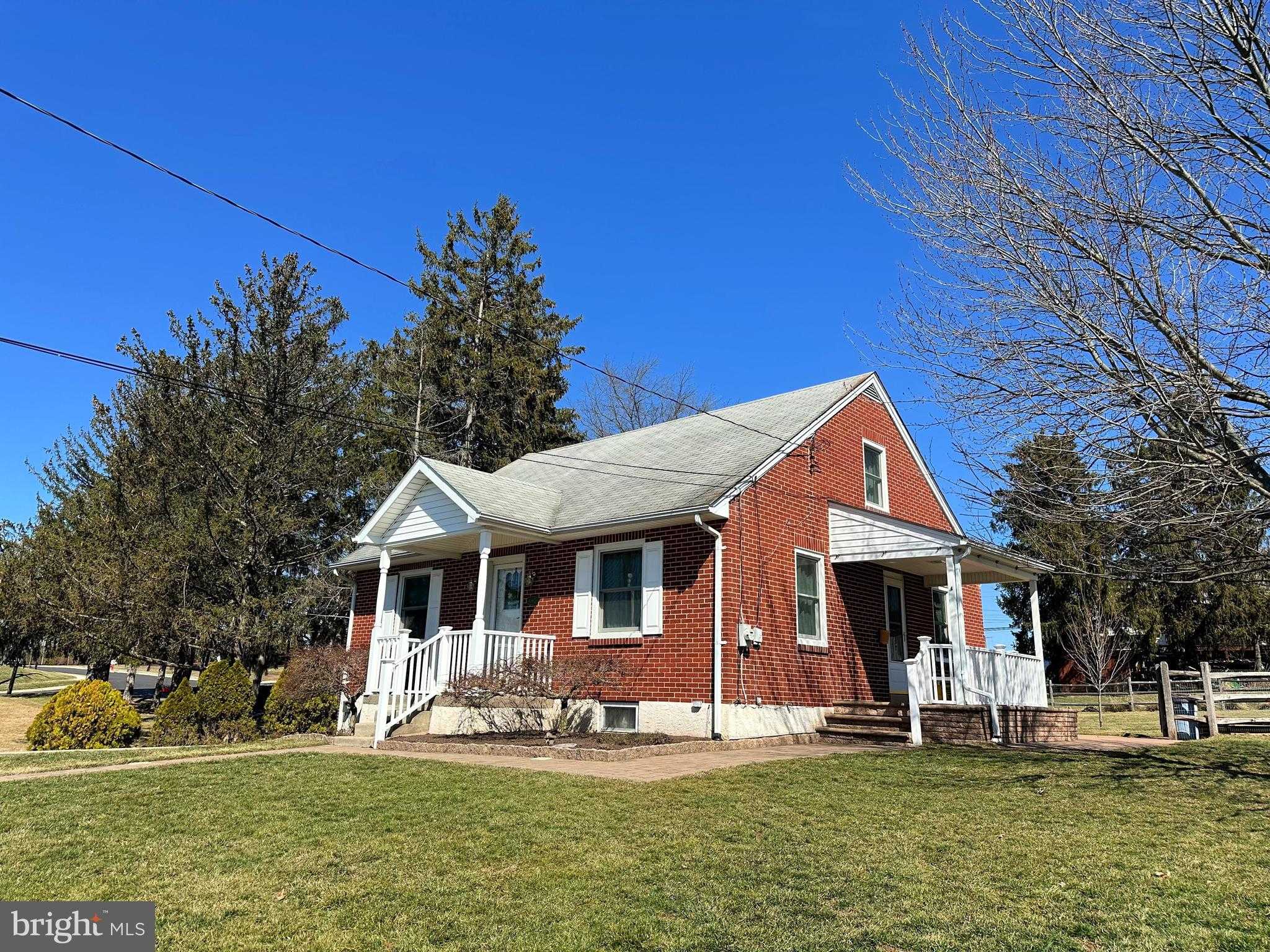 1062 Jefferson St photo 4