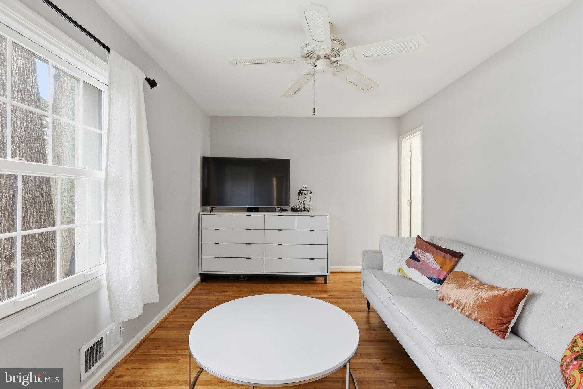 8222 Carrleigh Pkwy photo 6