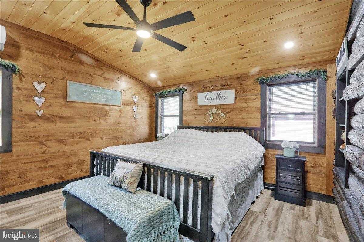 5053 Lakewood Dr photo 22