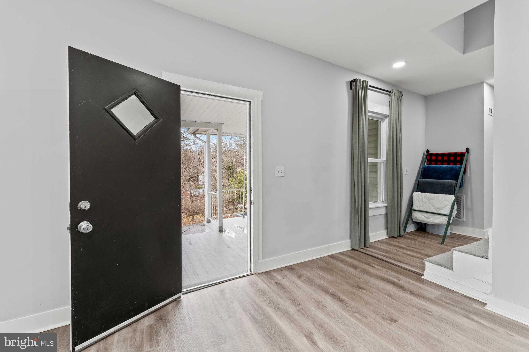 719 Wilson Ave photo 32