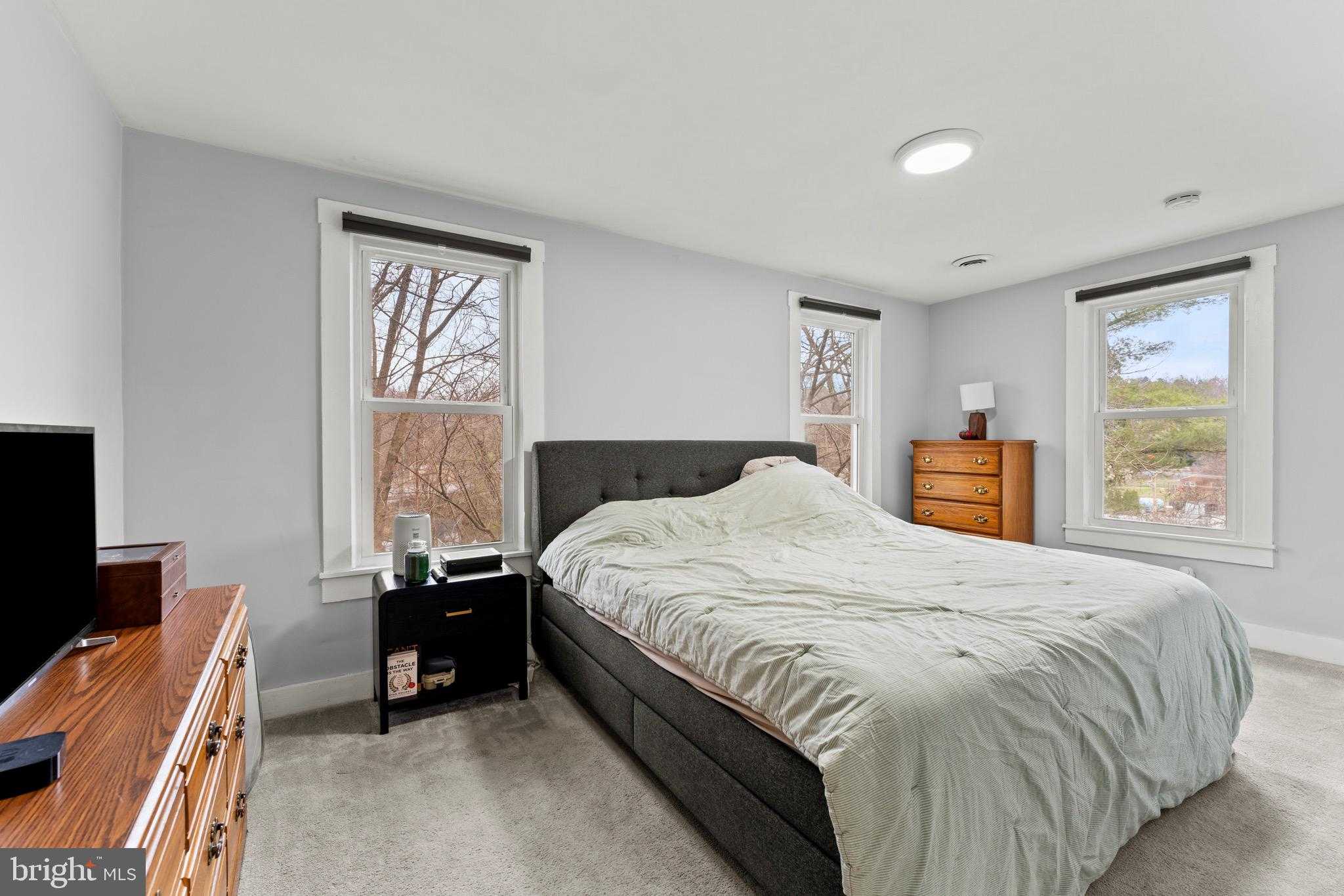 719 Wilson Ave photo 37