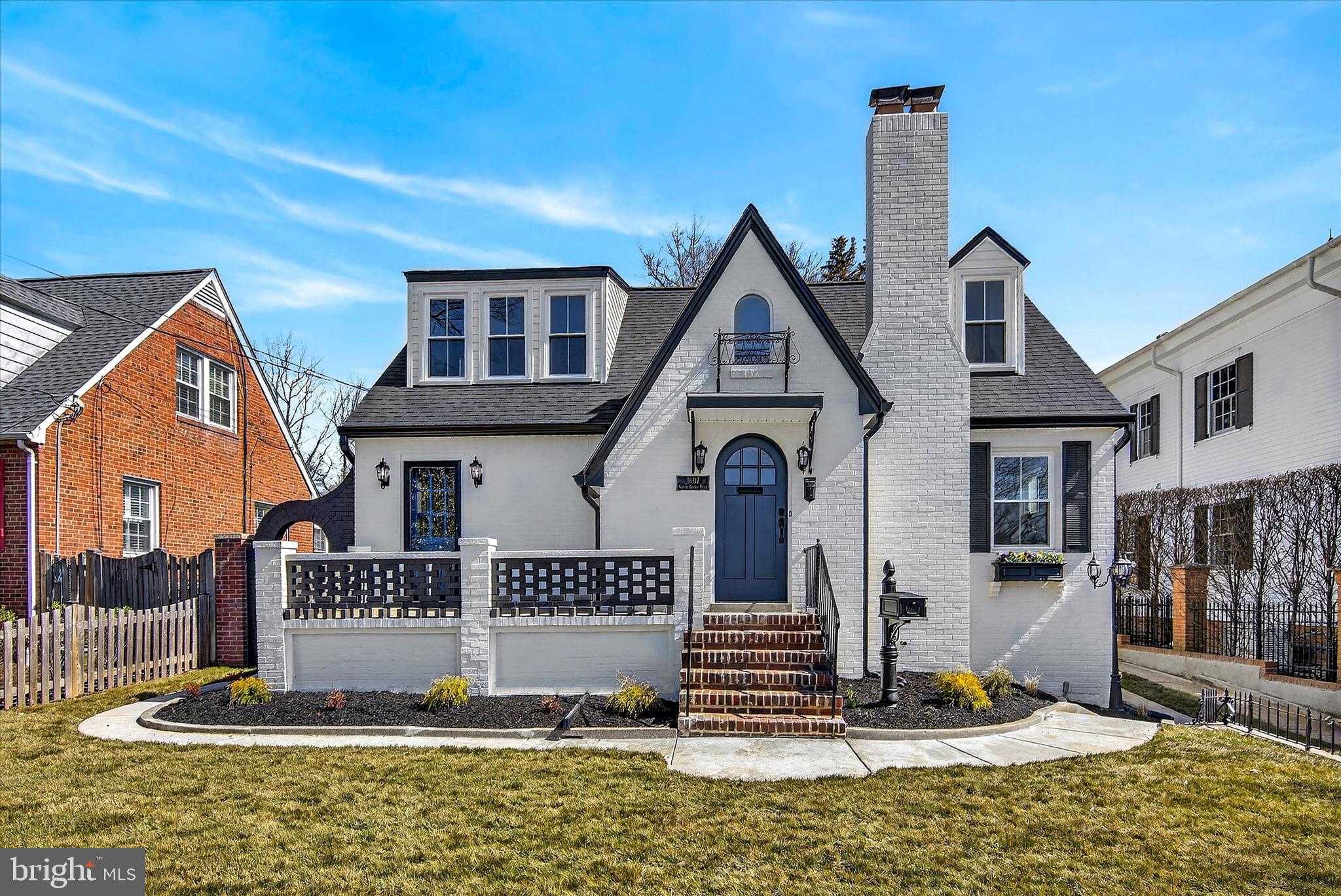 1607 N Glebe Rd, Arlington