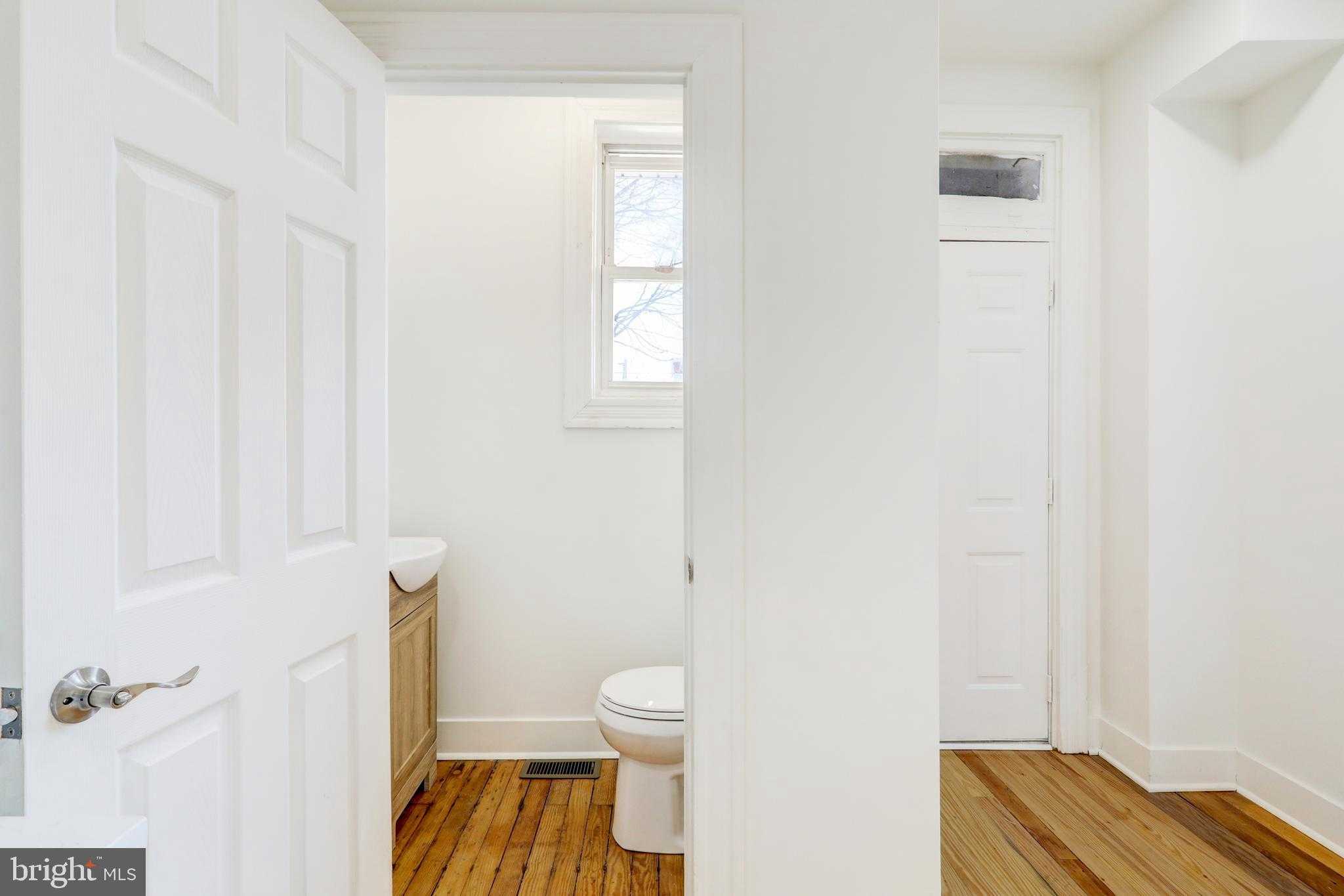 218 E Ross St photo 20