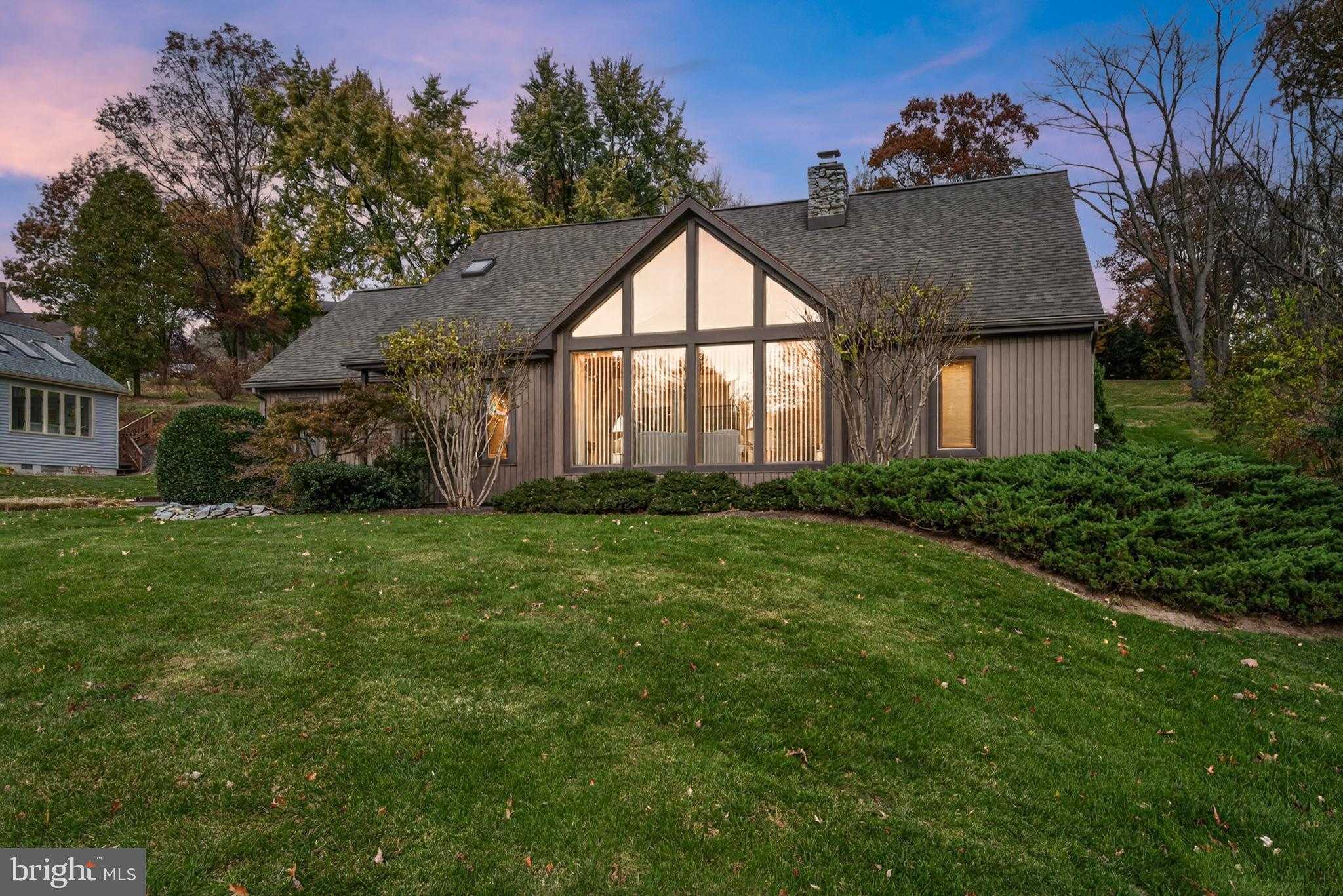 1049 Signal Hill Ln photo 2