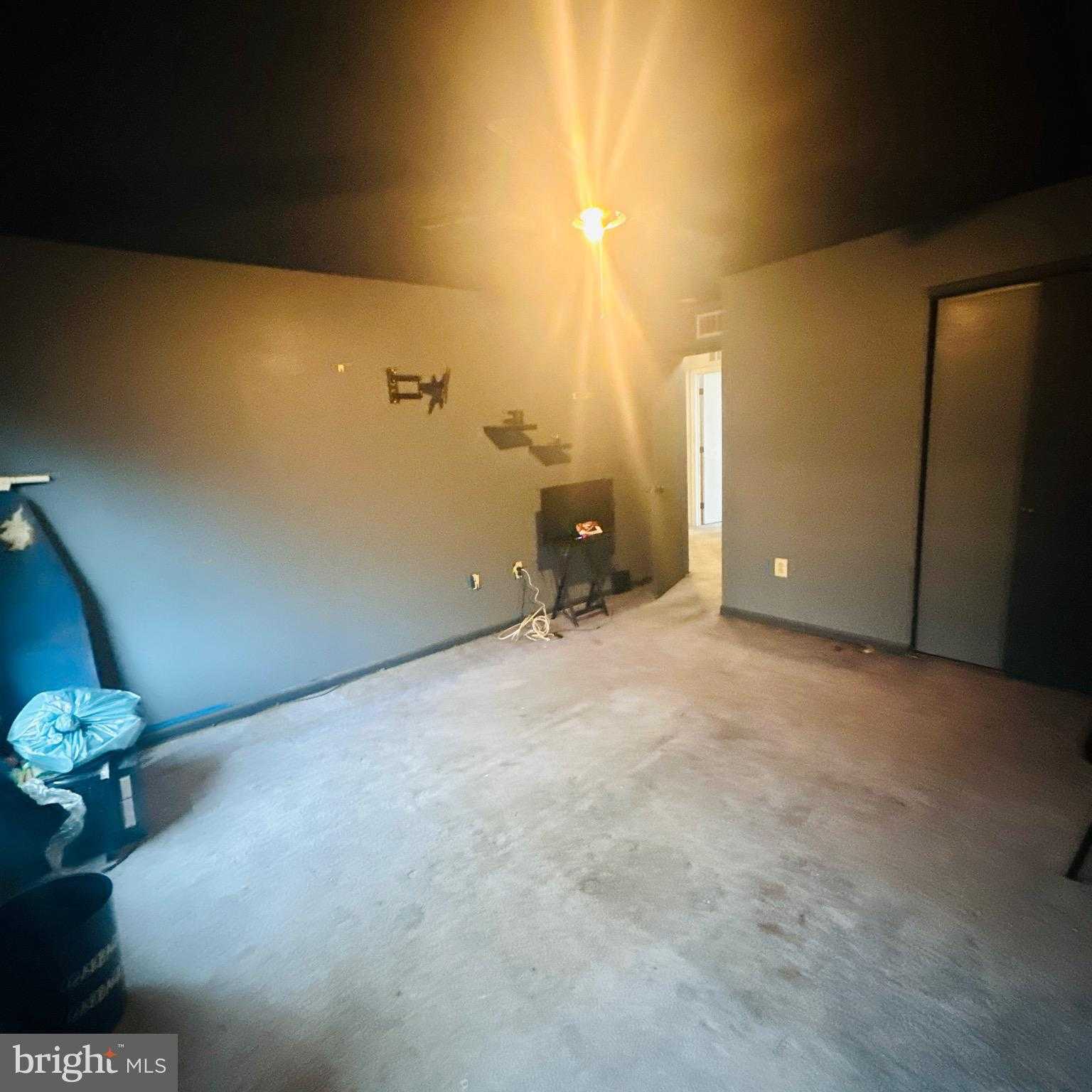 1521 N Uber St photo 26