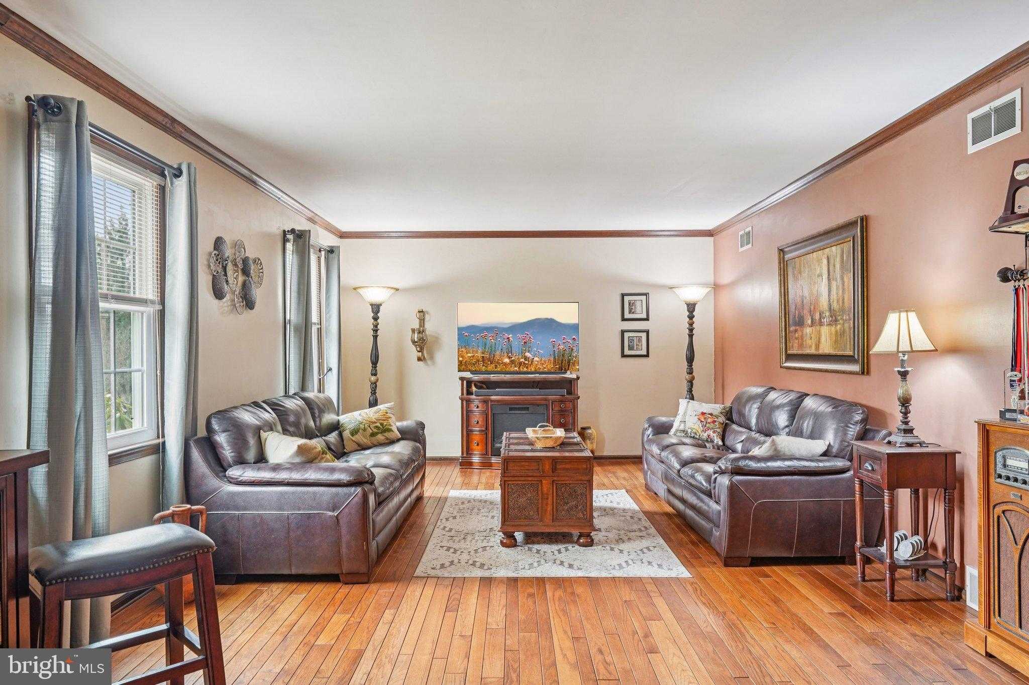 114 Sylvan Dr photo 5