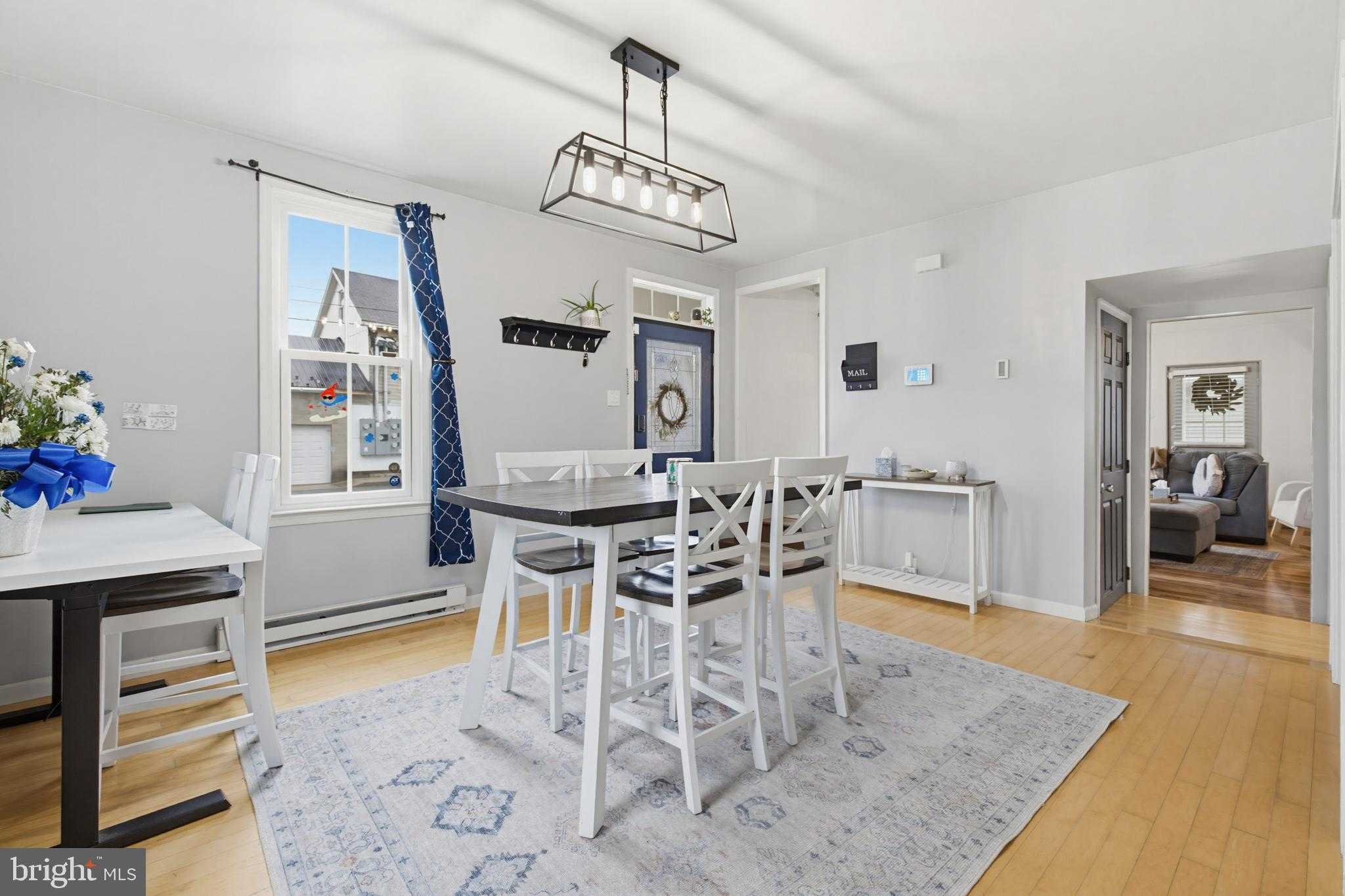 114 N Market Ave photo 7