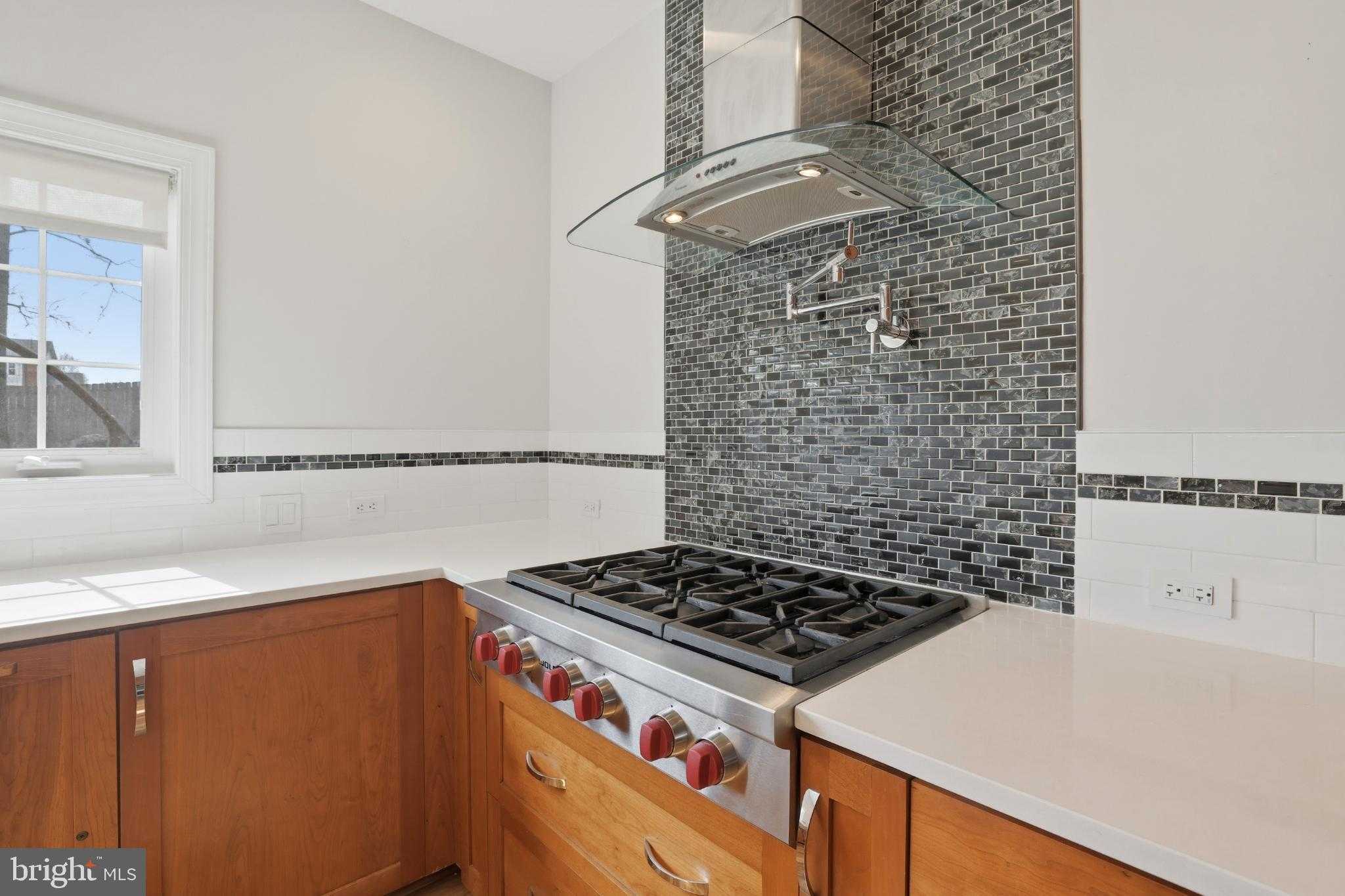 413 Montgomery CT photo 12