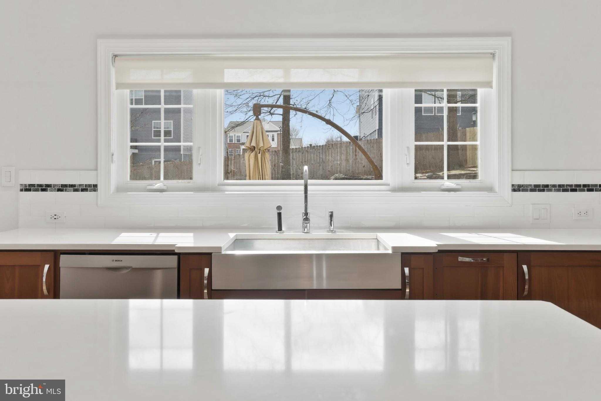 413 Montgomery CT photo 15