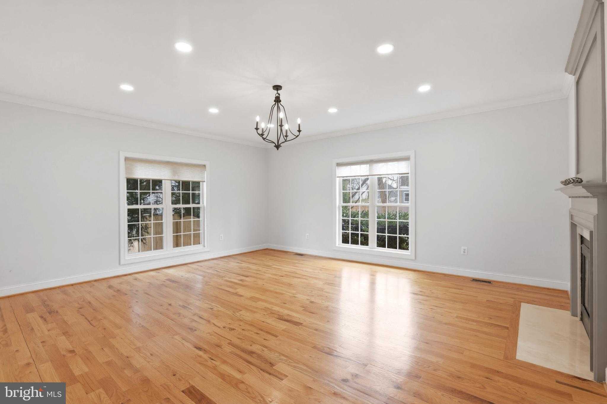 413 Montgomery CT photo 24