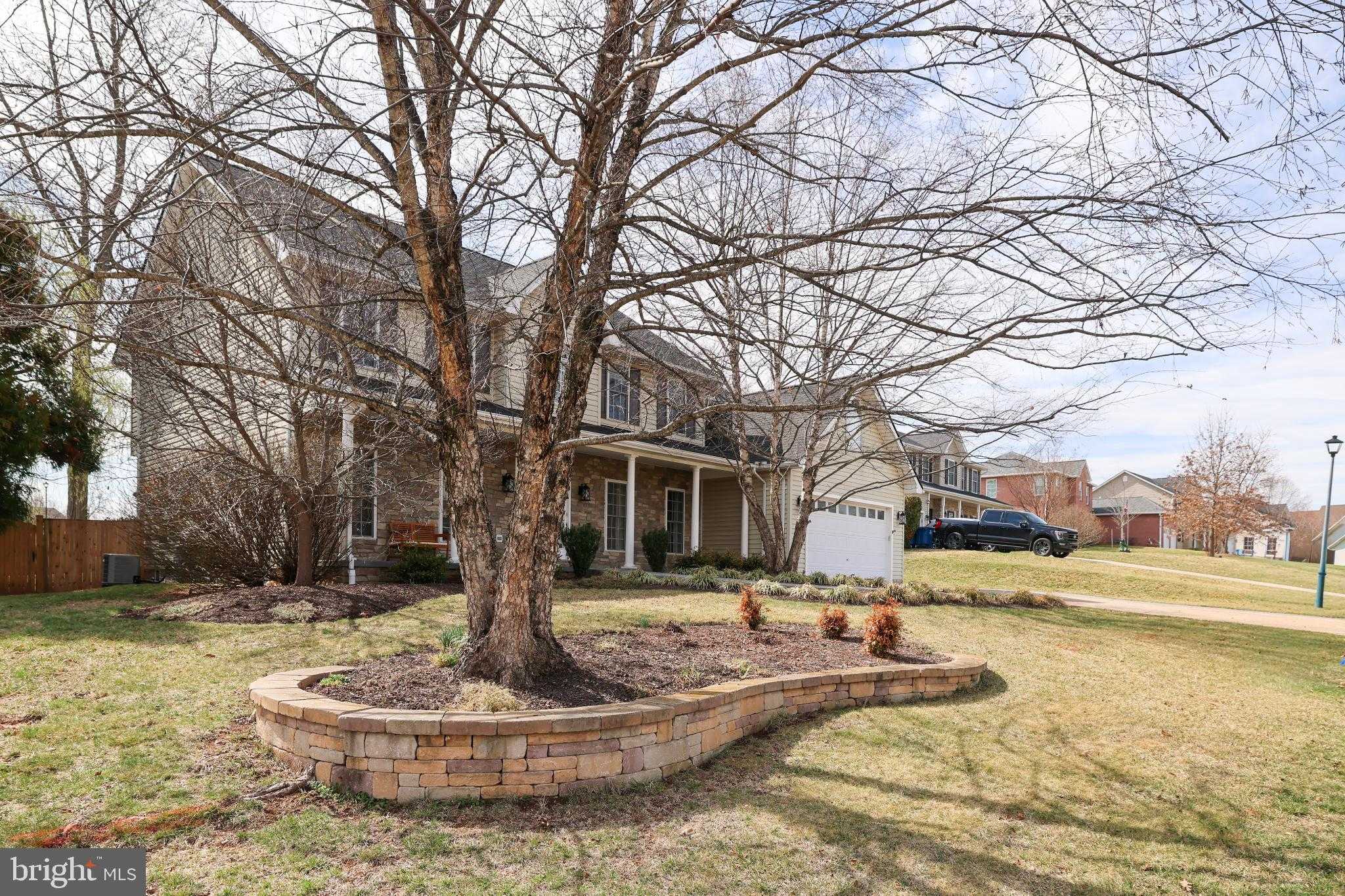 413 Montgomery CT photo 3