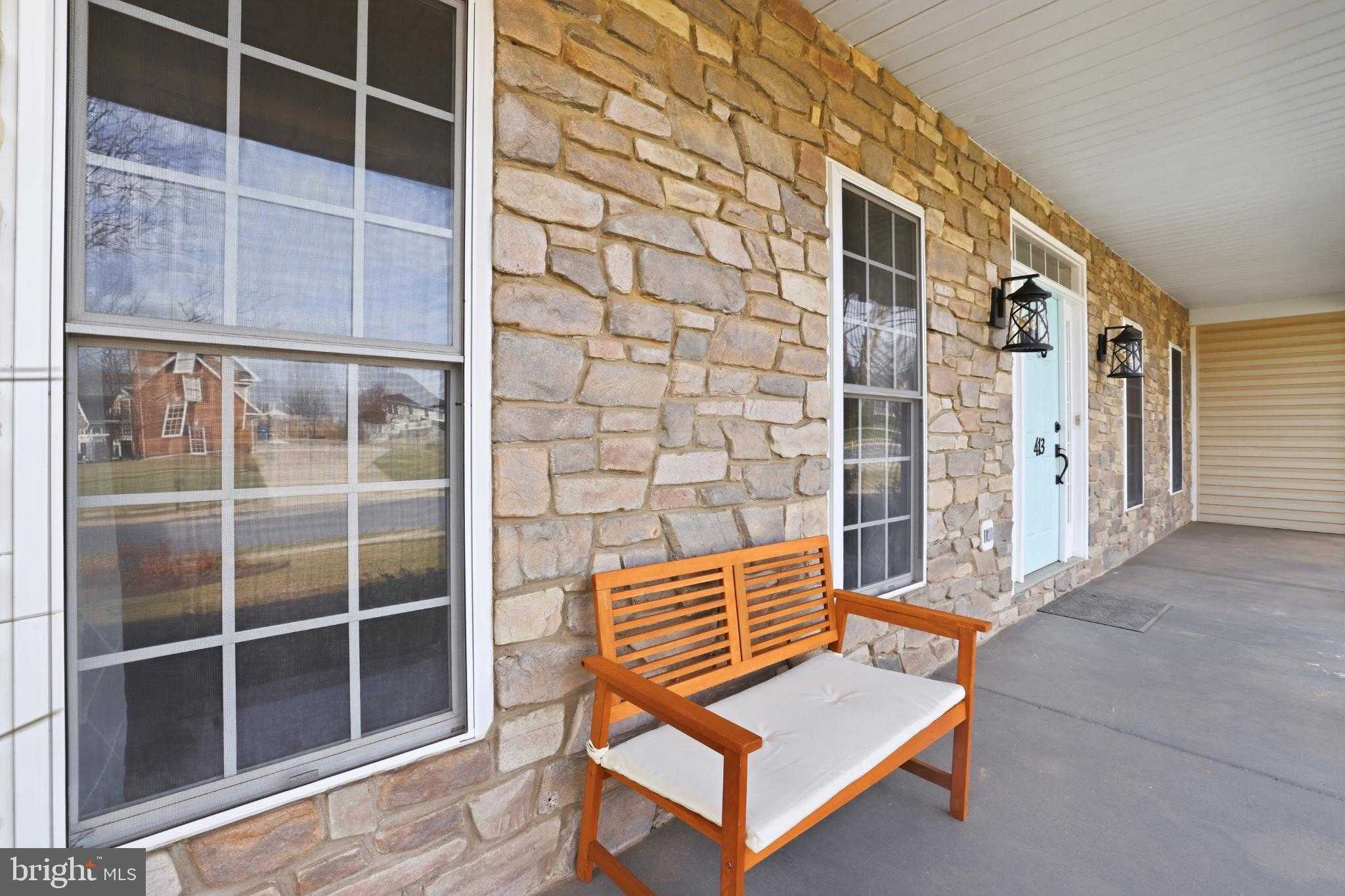 413 Montgomery CT photo 5