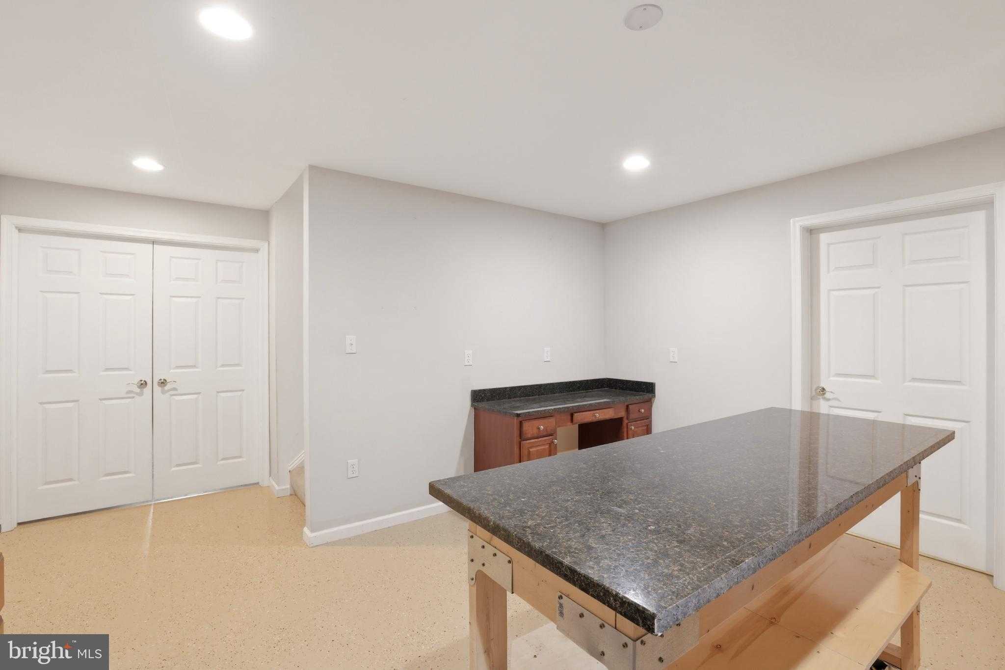 413 Montgomery CT photo 61