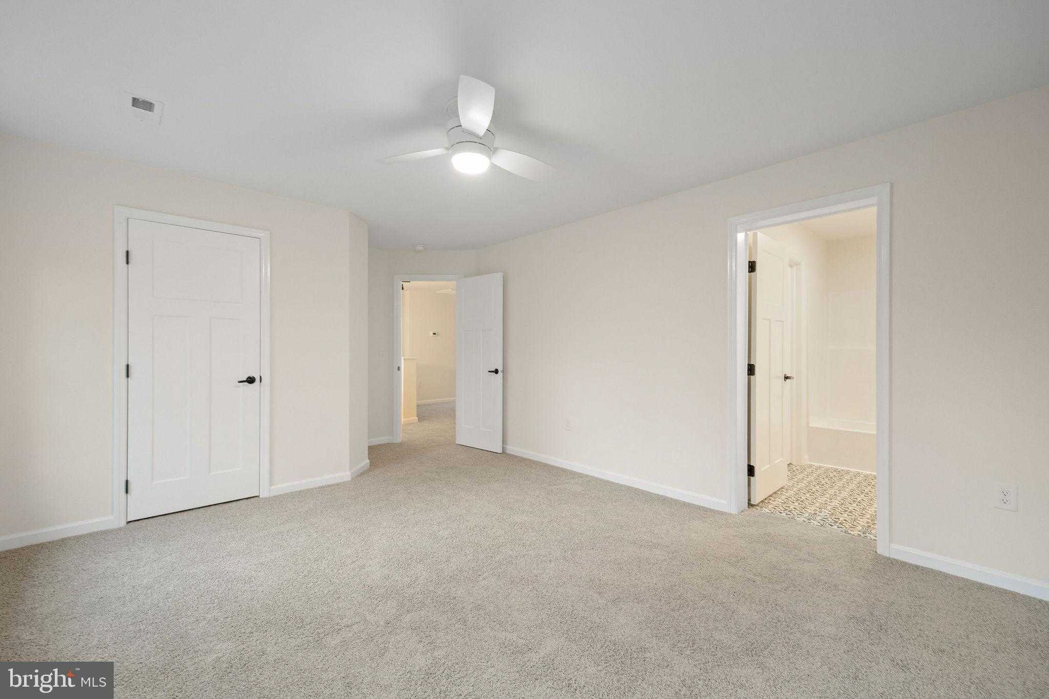 104 E Haven Ct photo 32