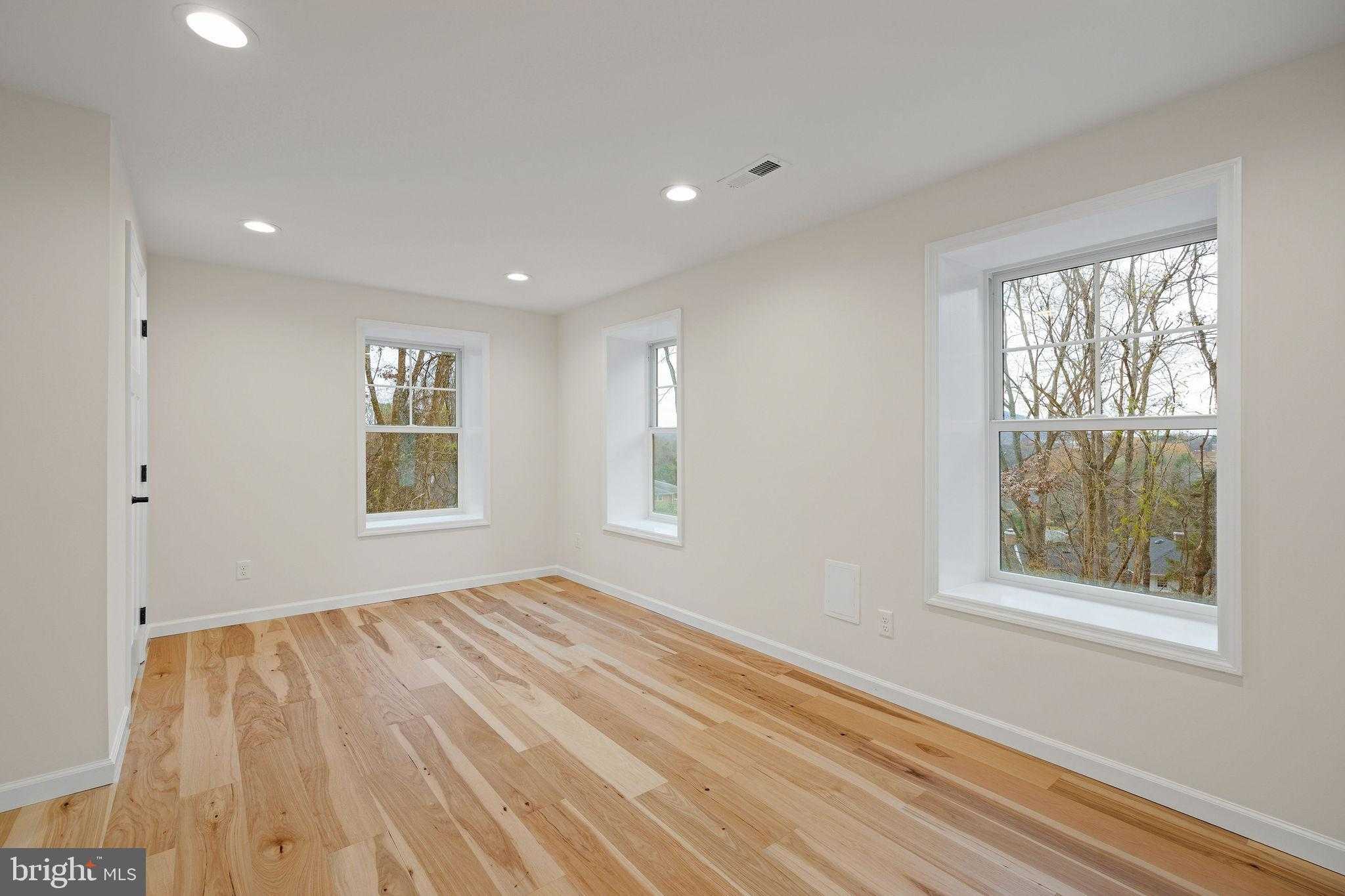 104 E Haven Ct photo 38