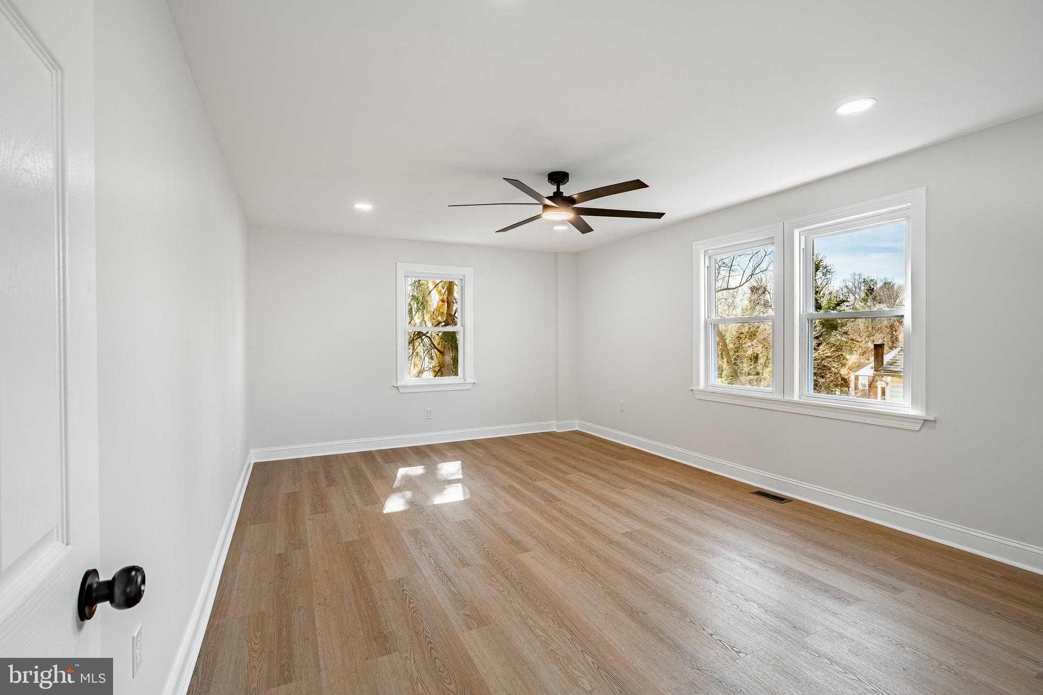 700 E Ridley Ave photo 19