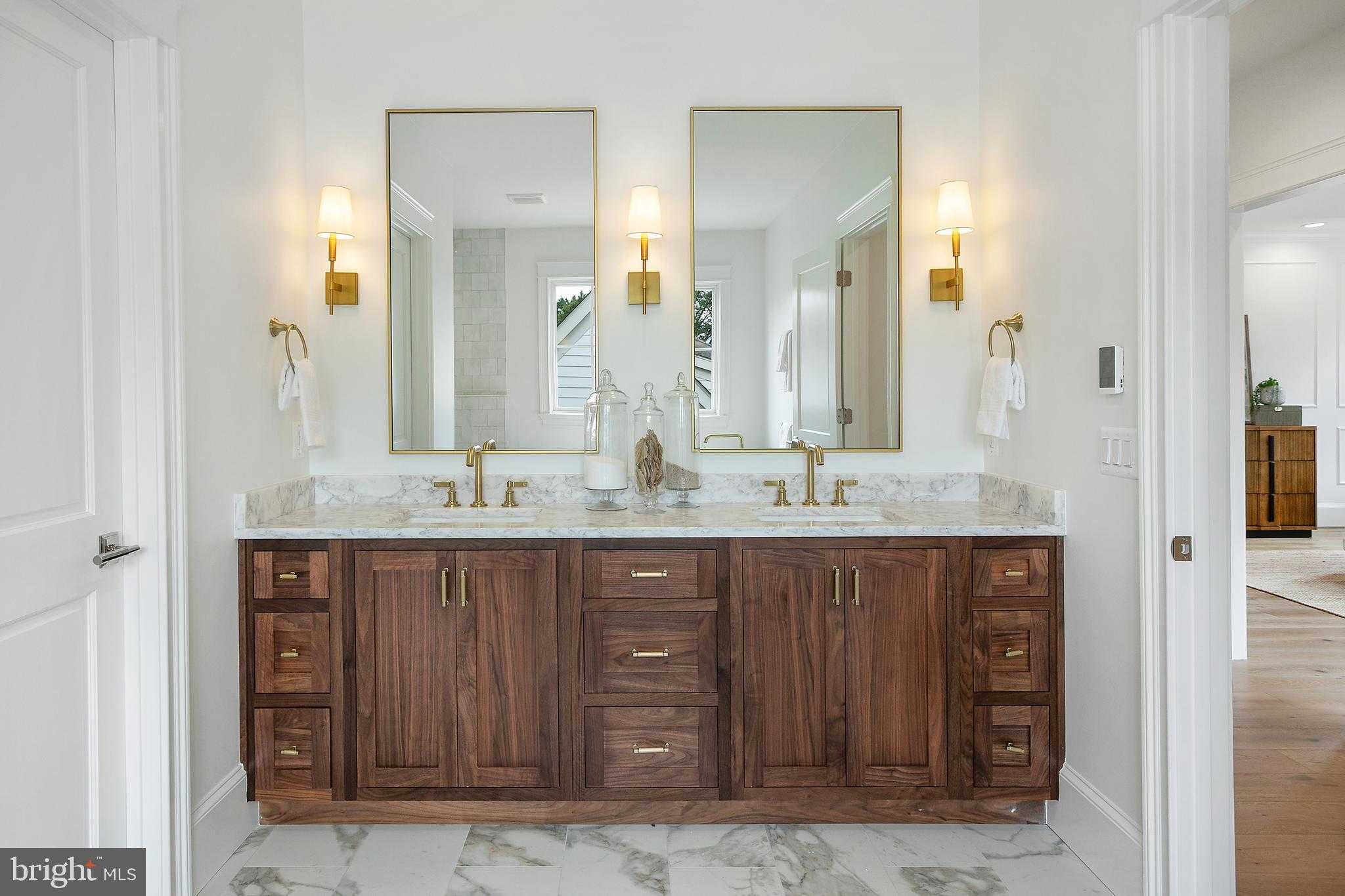 502 N Jackson St photo 27