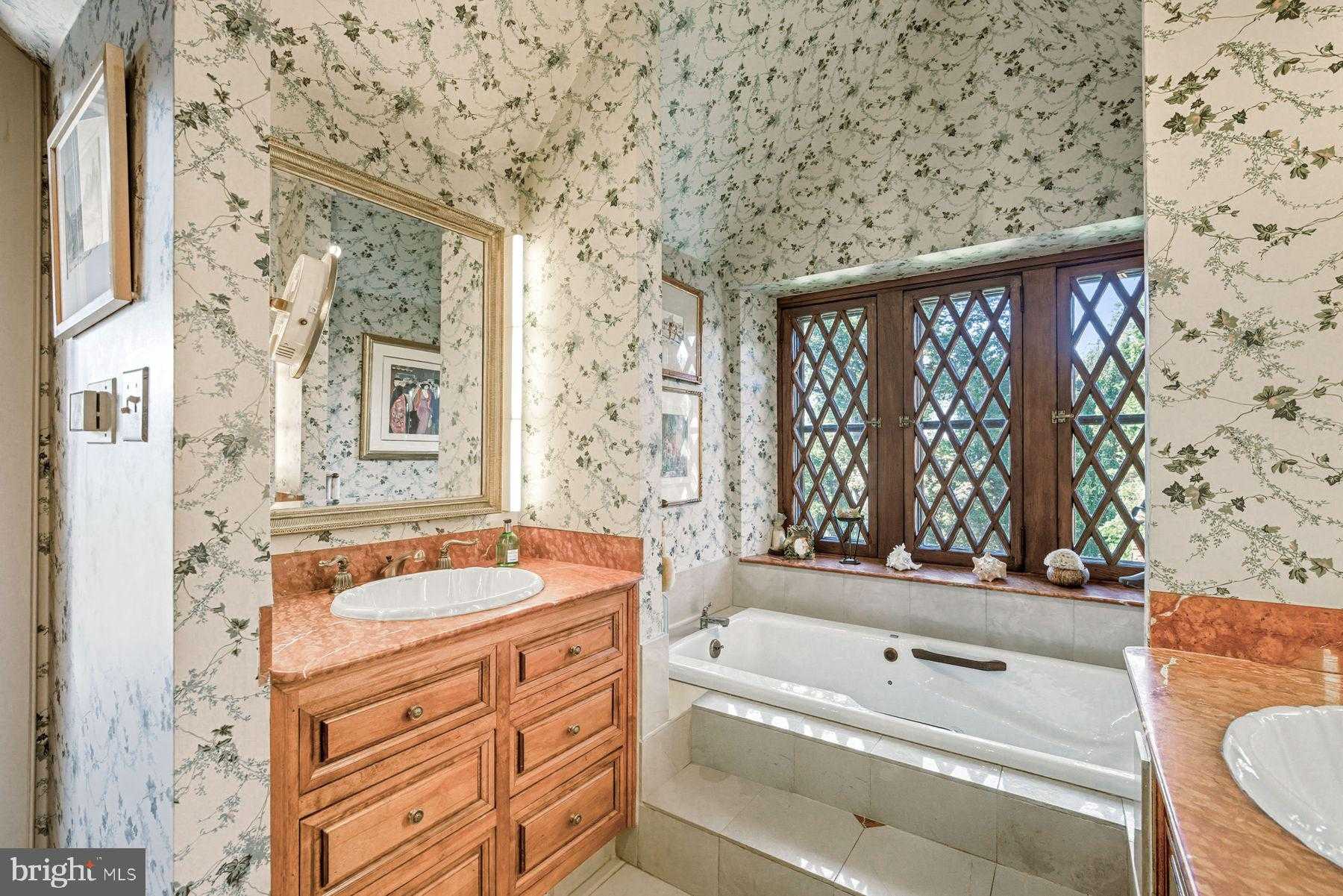 548 S Bryn Mawr Ave photo 54