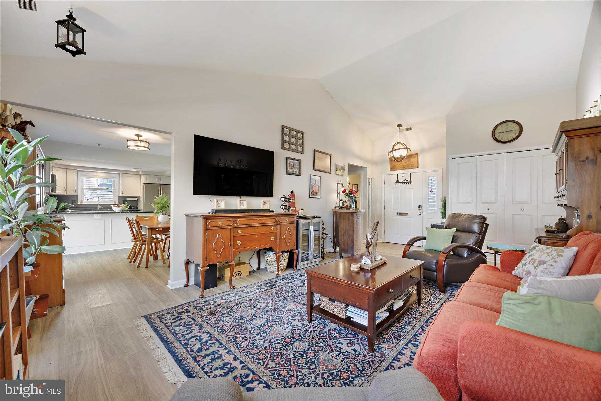 1873 Harcourt Ave photo 10