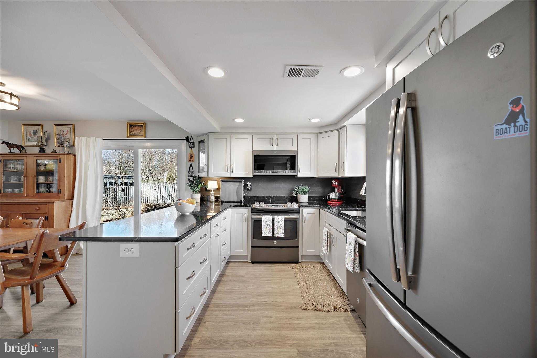 1873 Harcourt Ave photo 15