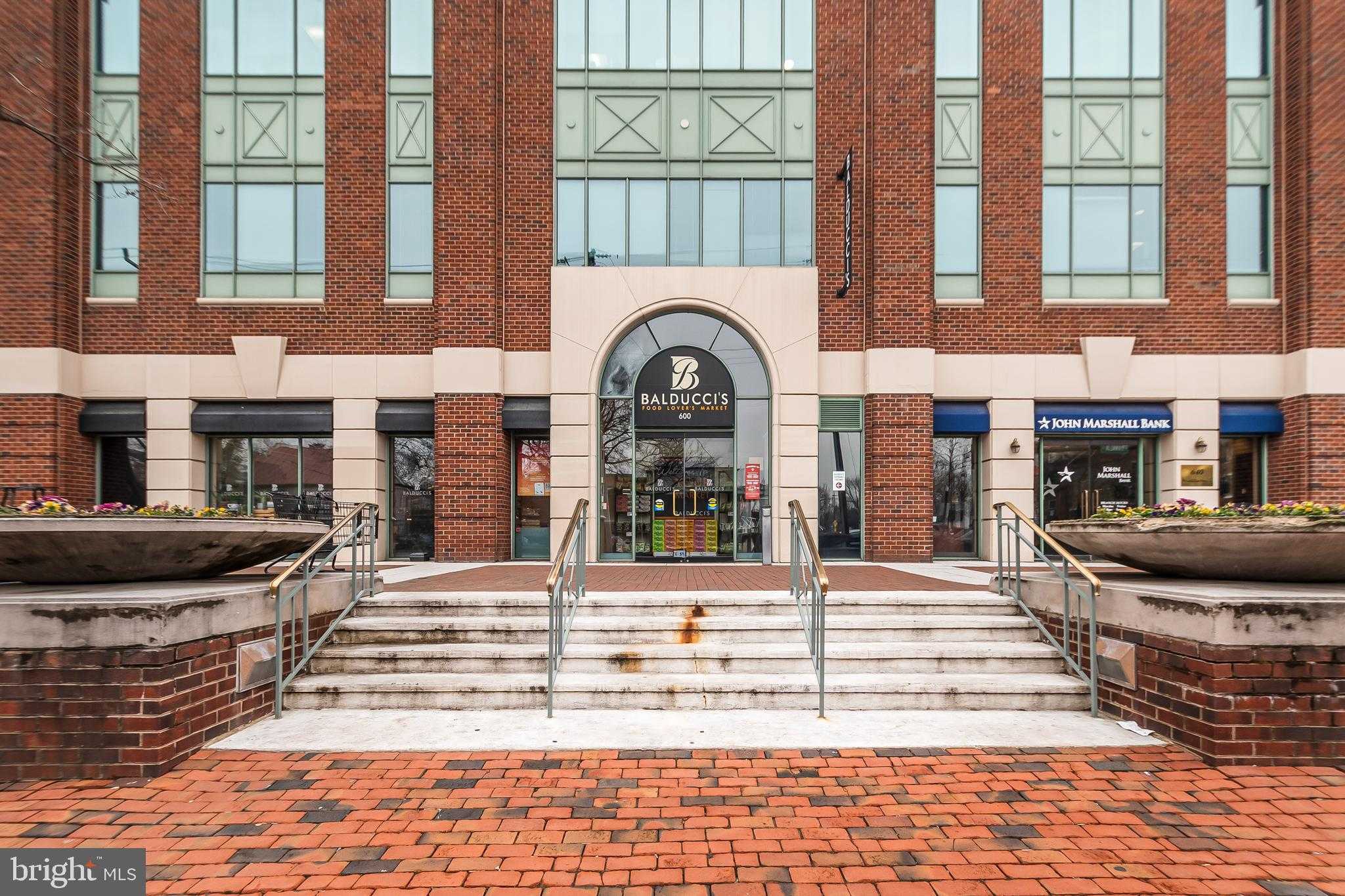 719 S Saint Asaph St Apt 201 photo 26