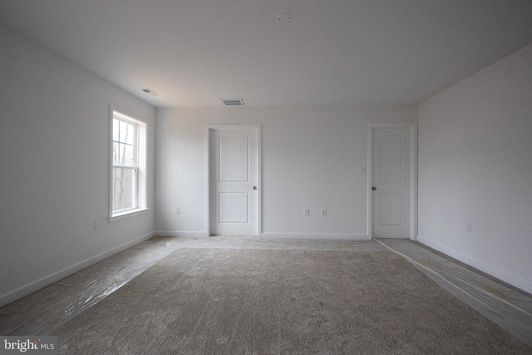 127 Thoroughbred Ter photo 16