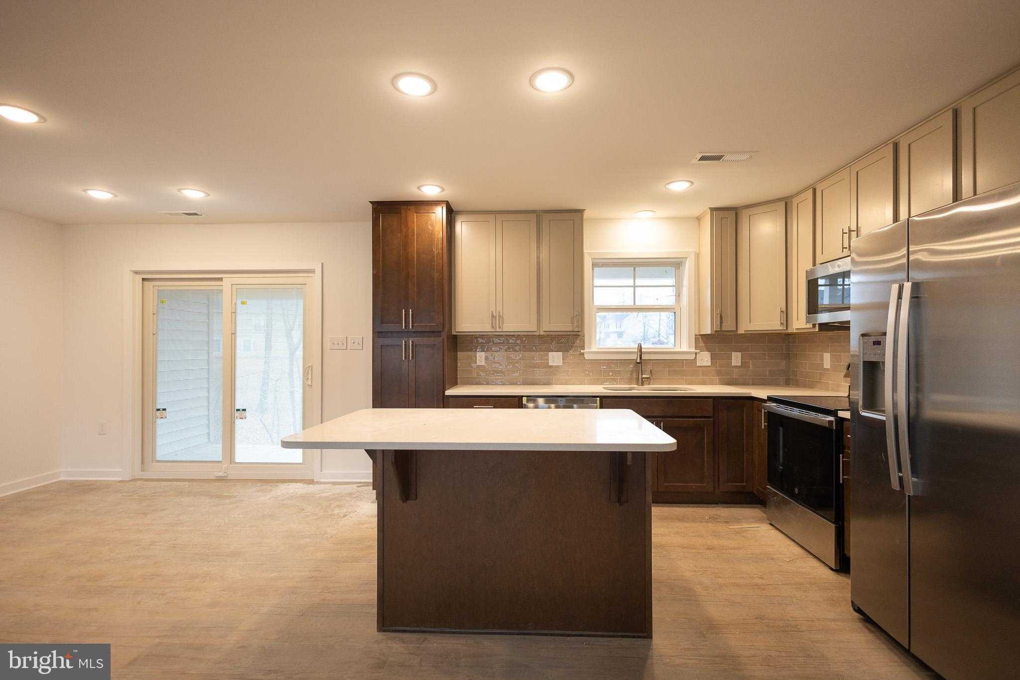 127 Thoroughbred Ter photo 7