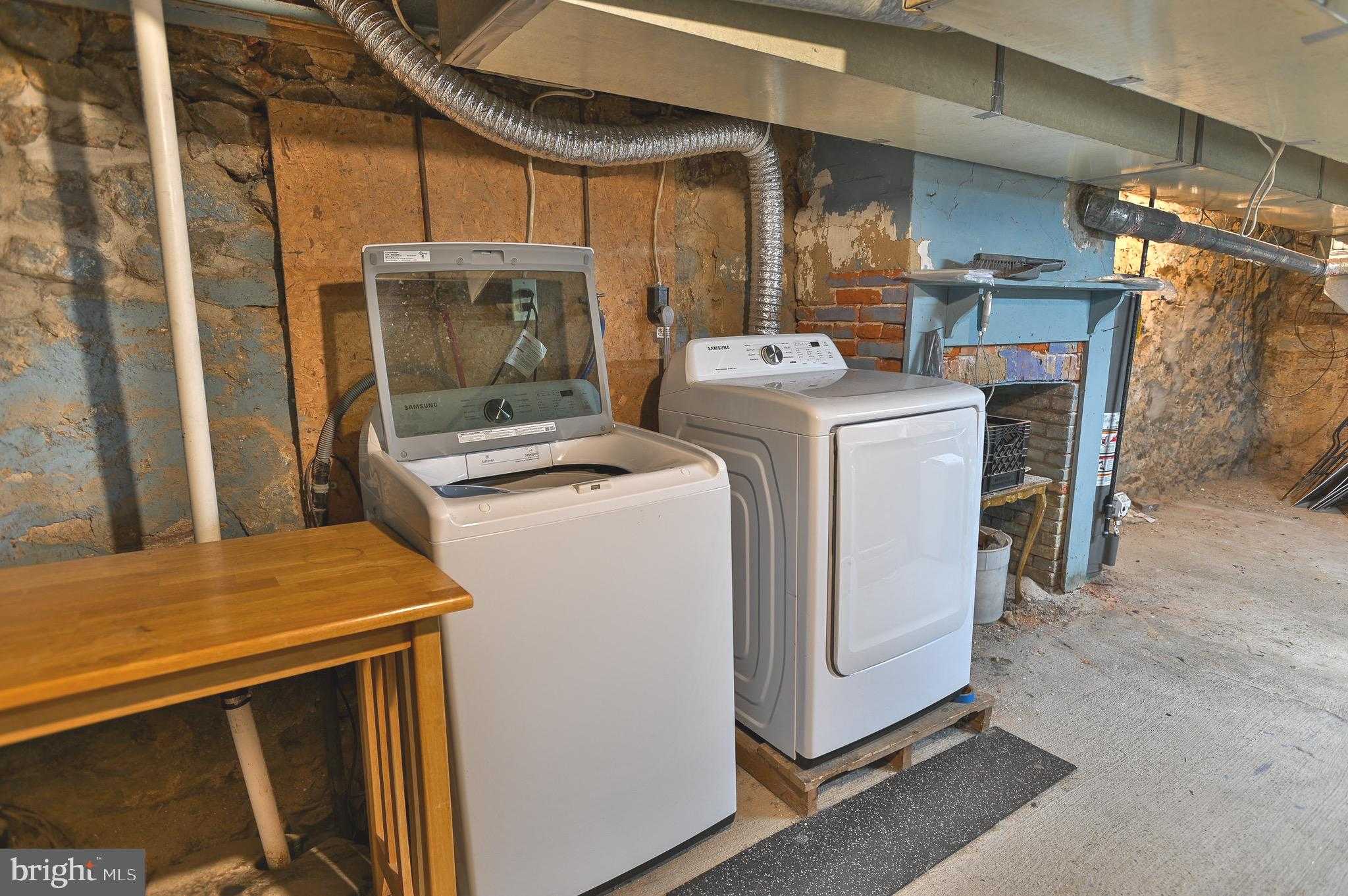 926 Grand St photo 15