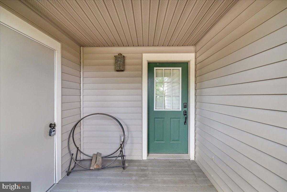 183 Hawthorne CT photo 5