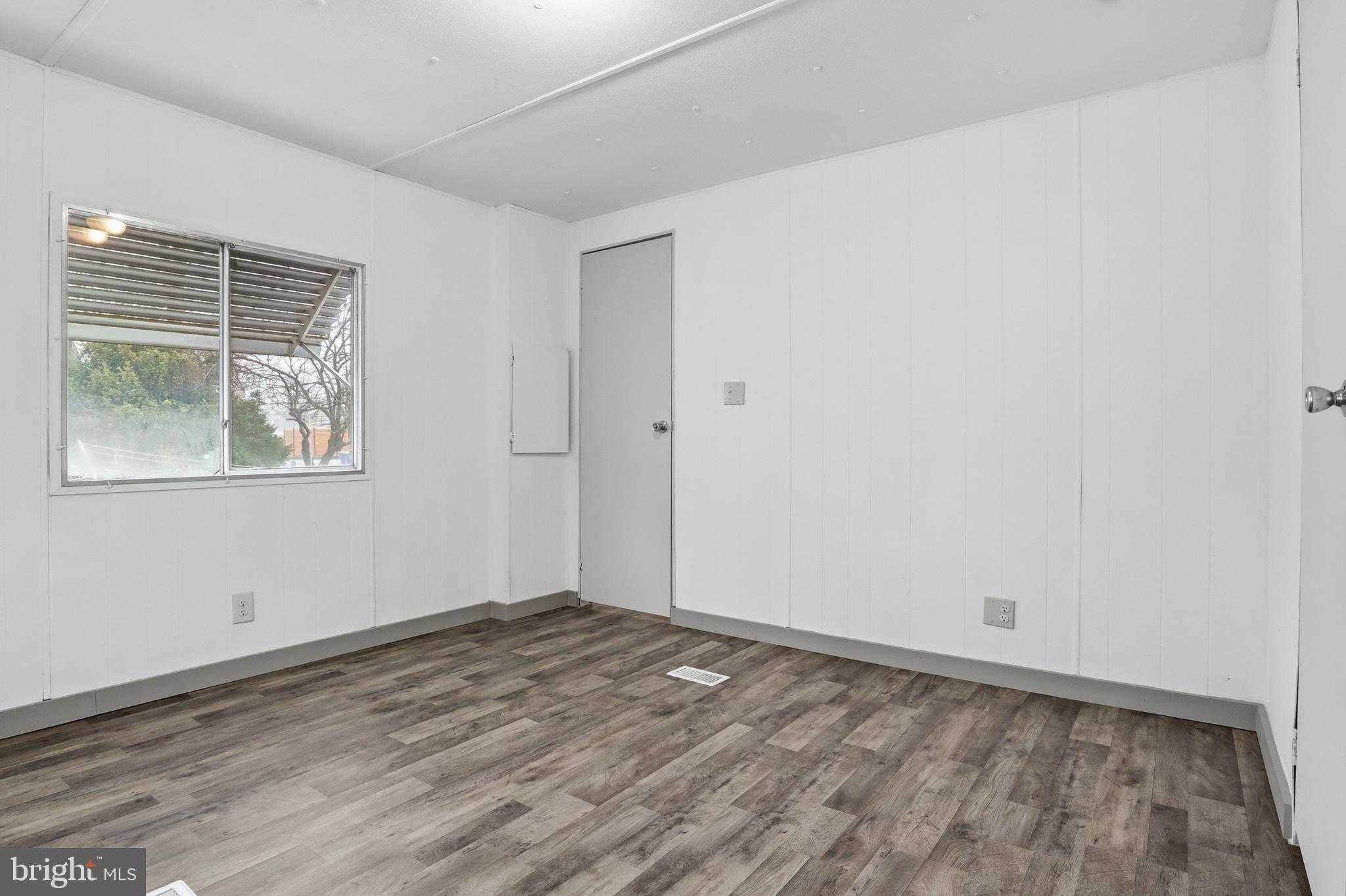 55 Walker Ave photo 20