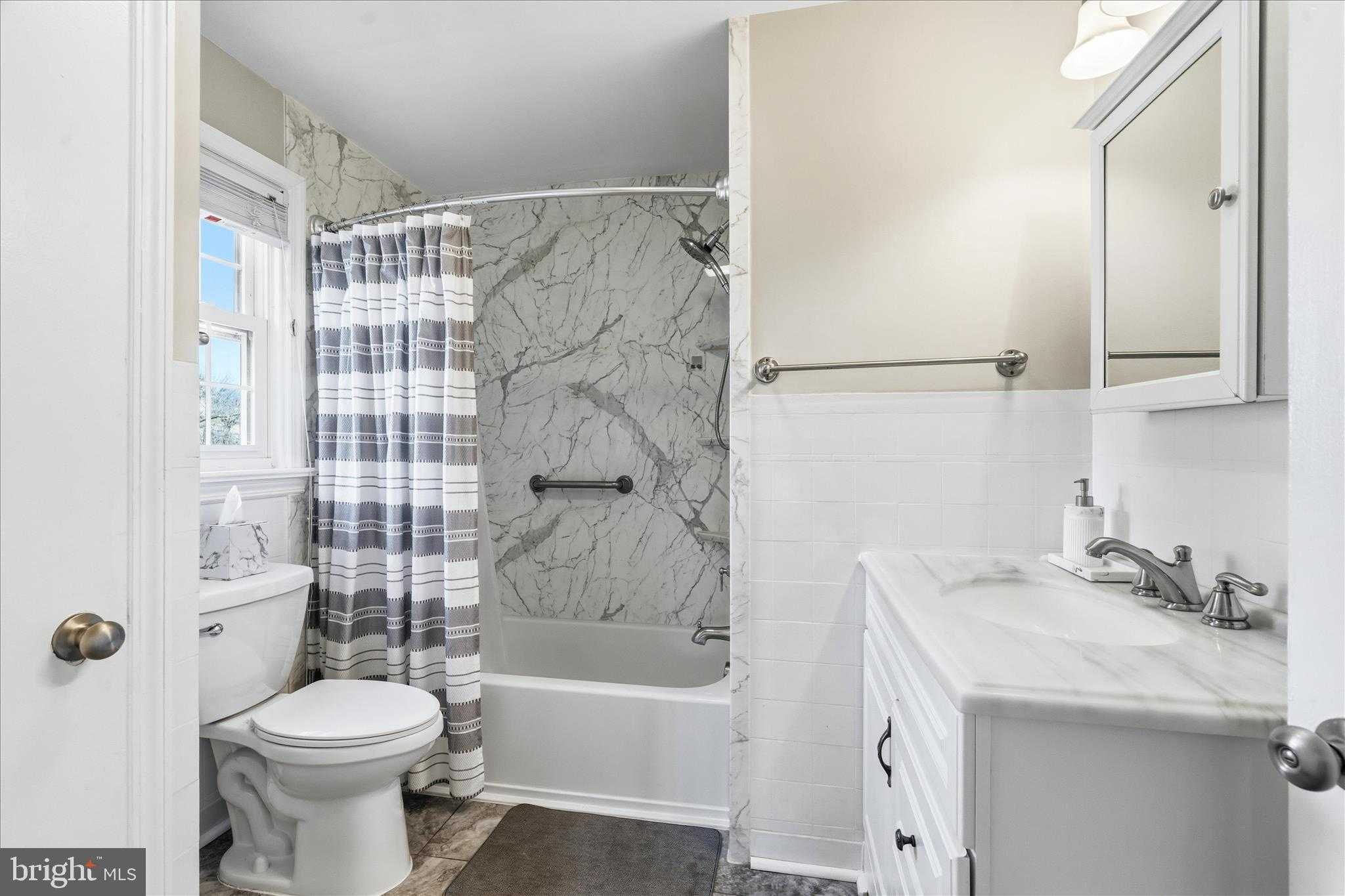 329 E Irvin Ave photo 29