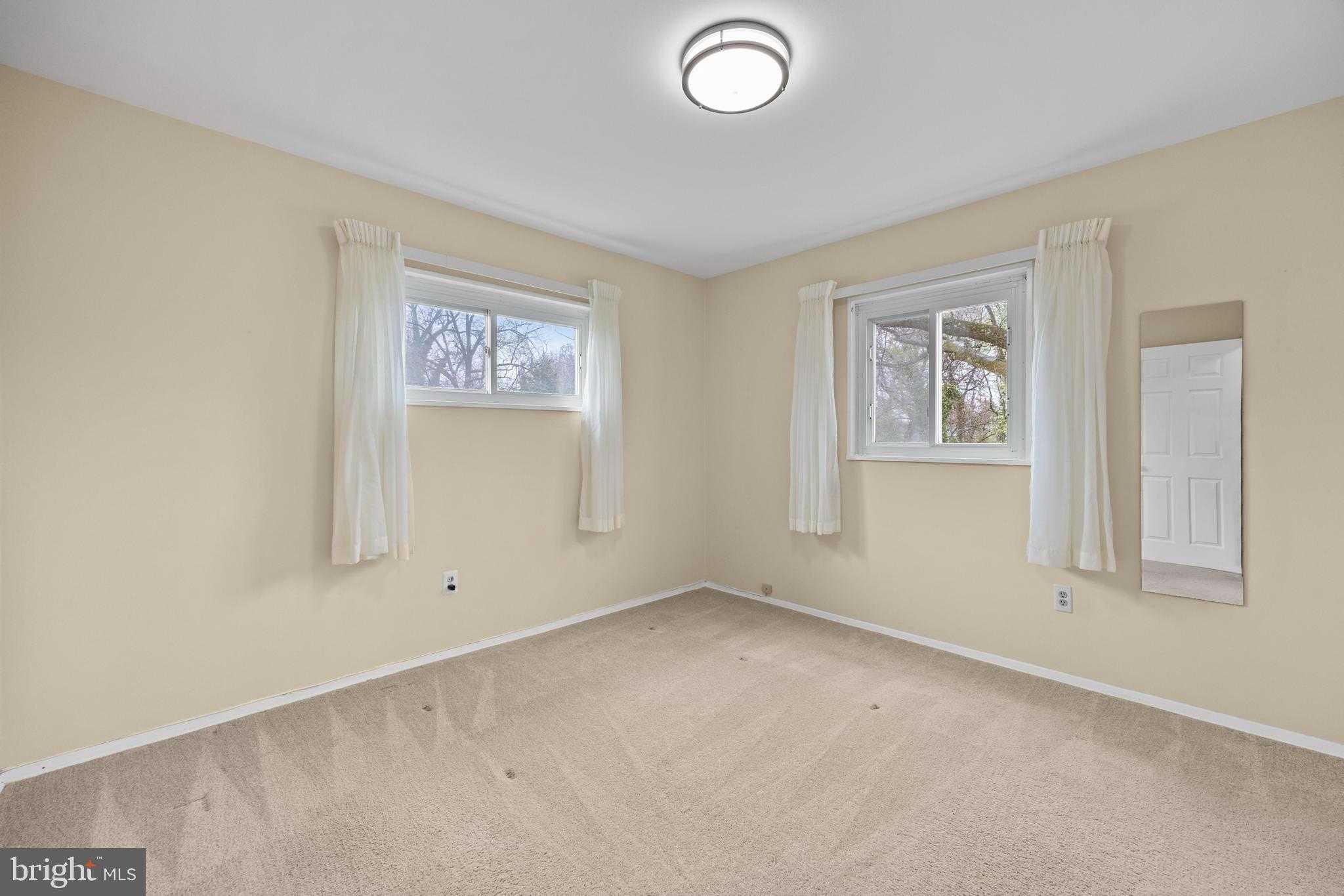 1517 James St photo 21