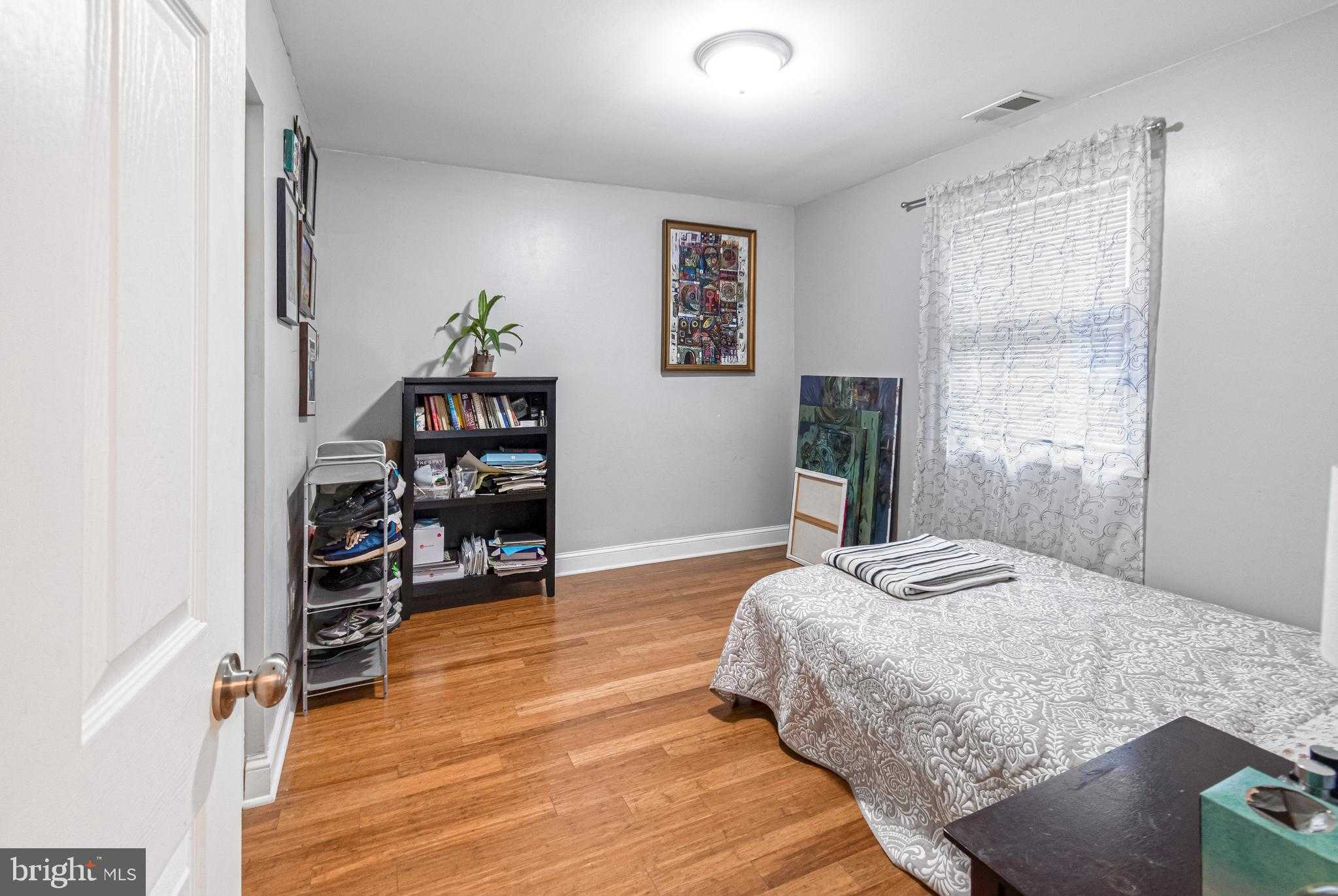 1604 Erskine St photo 20