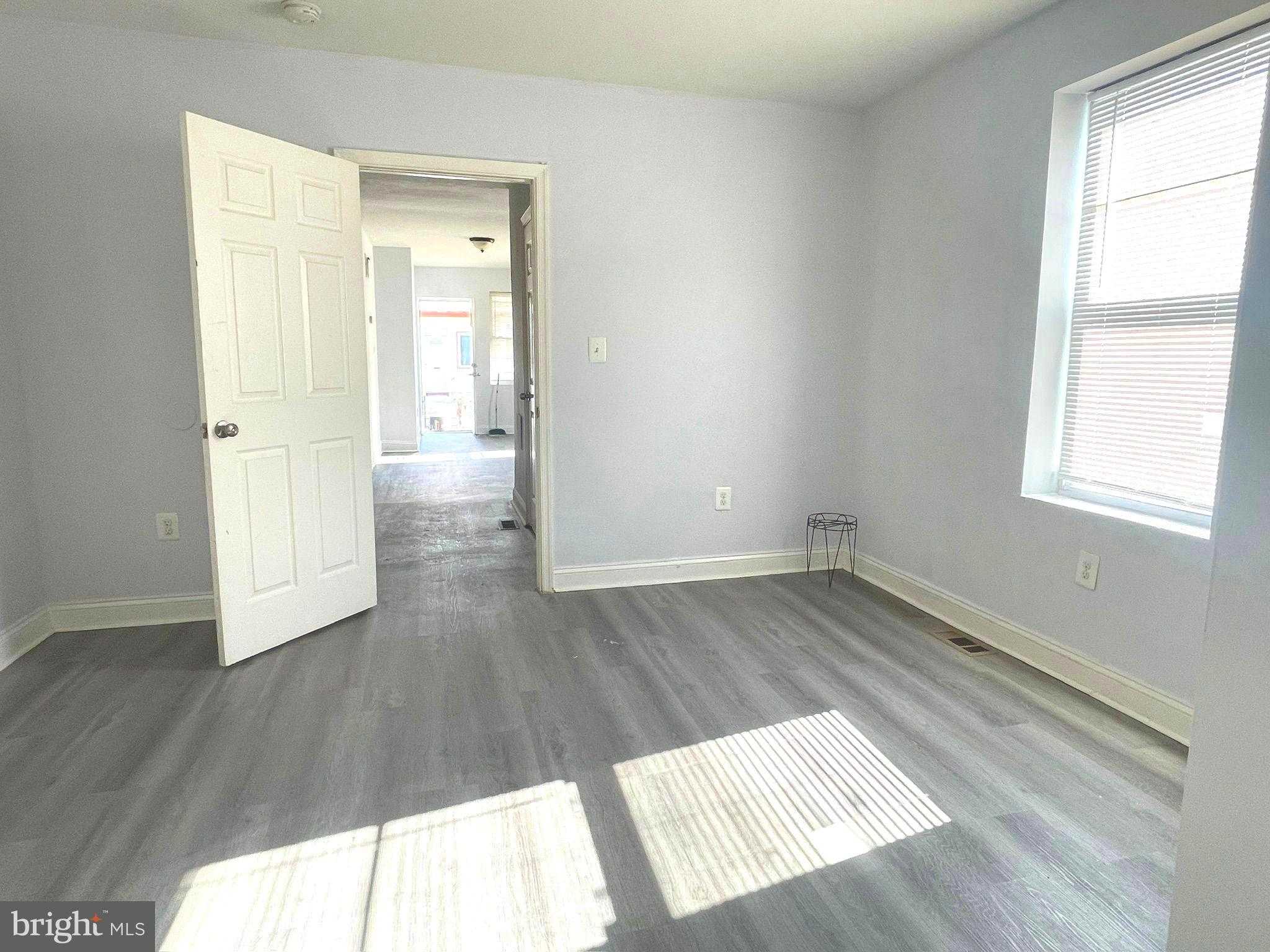 5633 Malcolm St photo 3