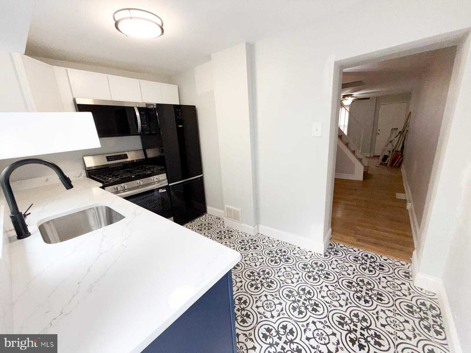 2136 E Tucker St photo 28