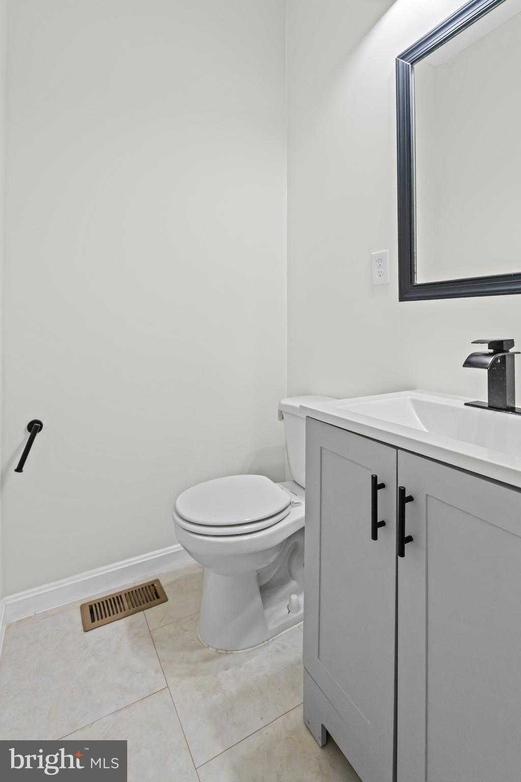 2828 Woodbrook Ave photo 17