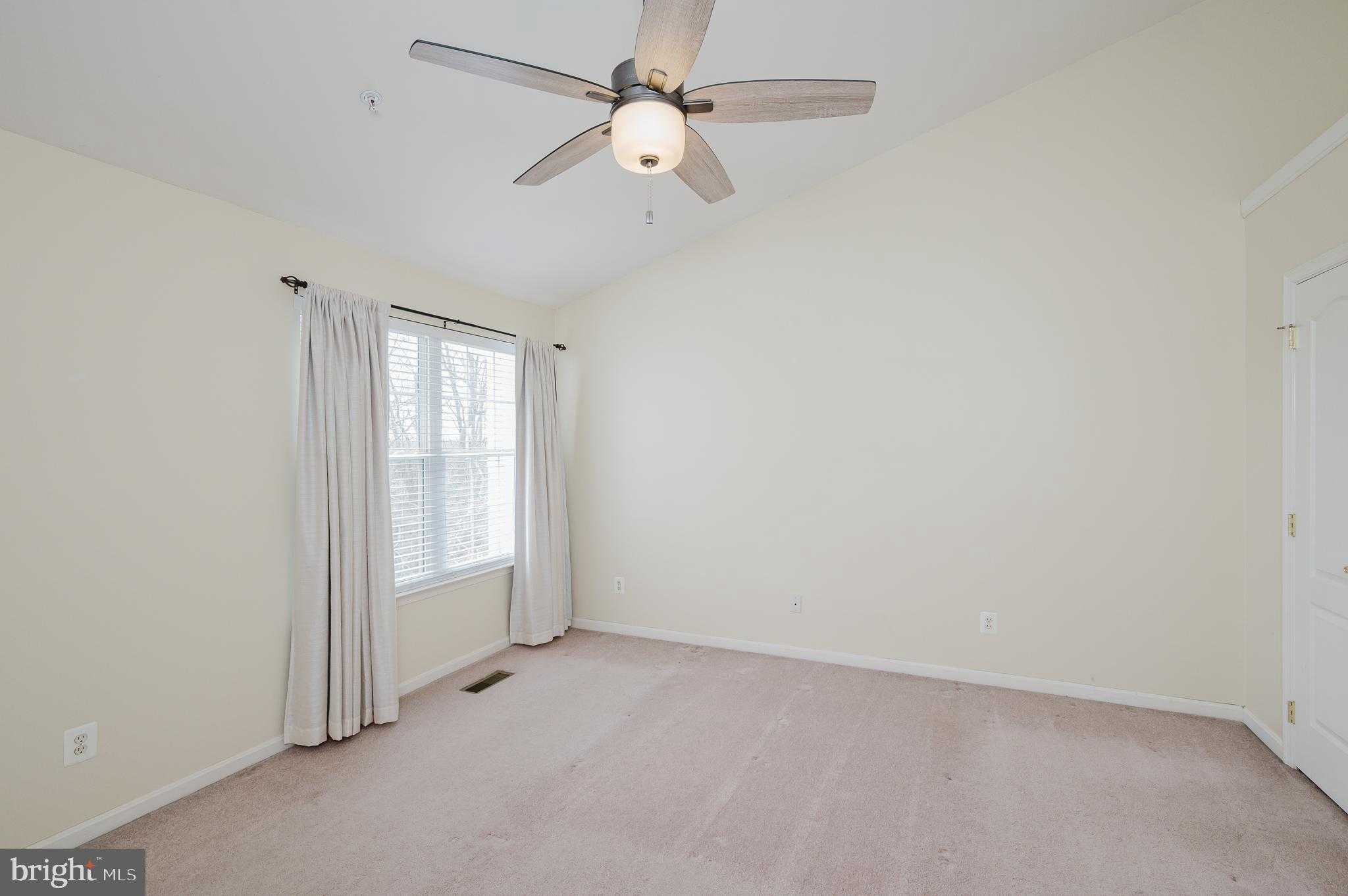 525 Kirkcaldy Way photo 17