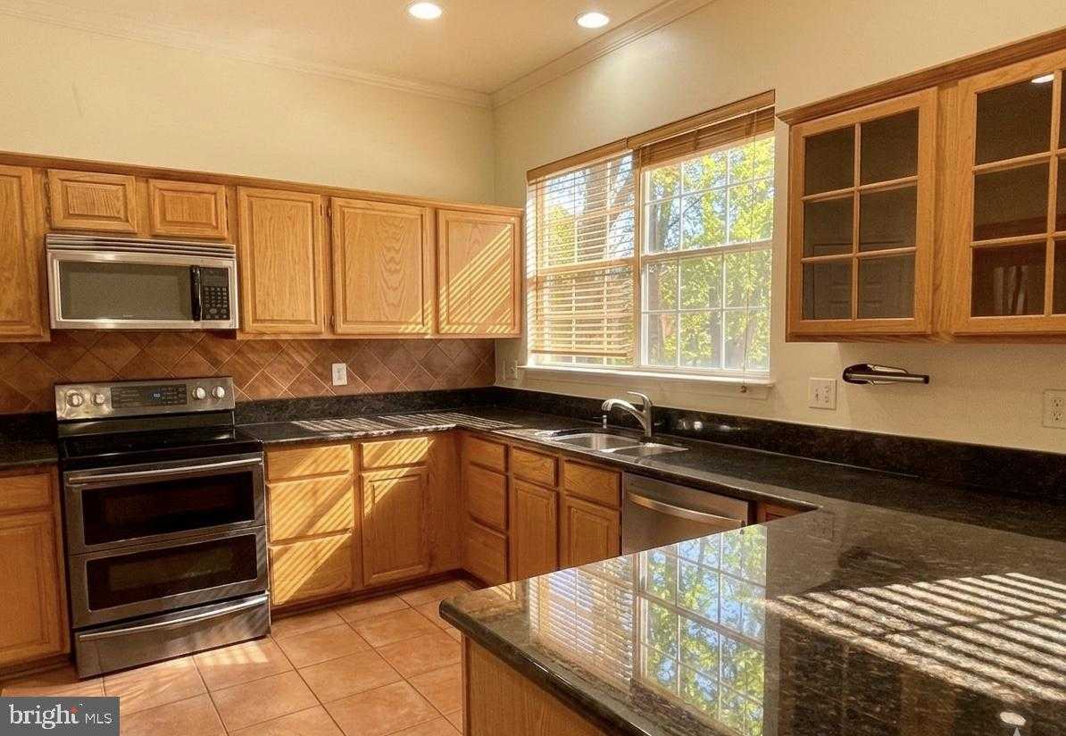 12301 Fieldbrook Pl photo 4