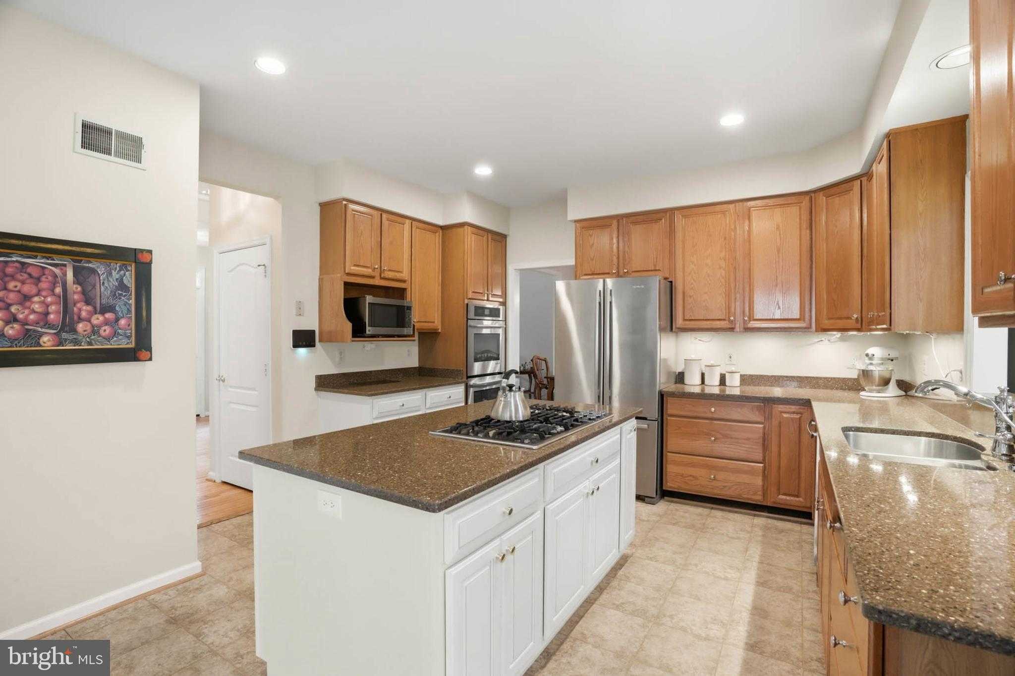 12 Jaystone CT photo 11