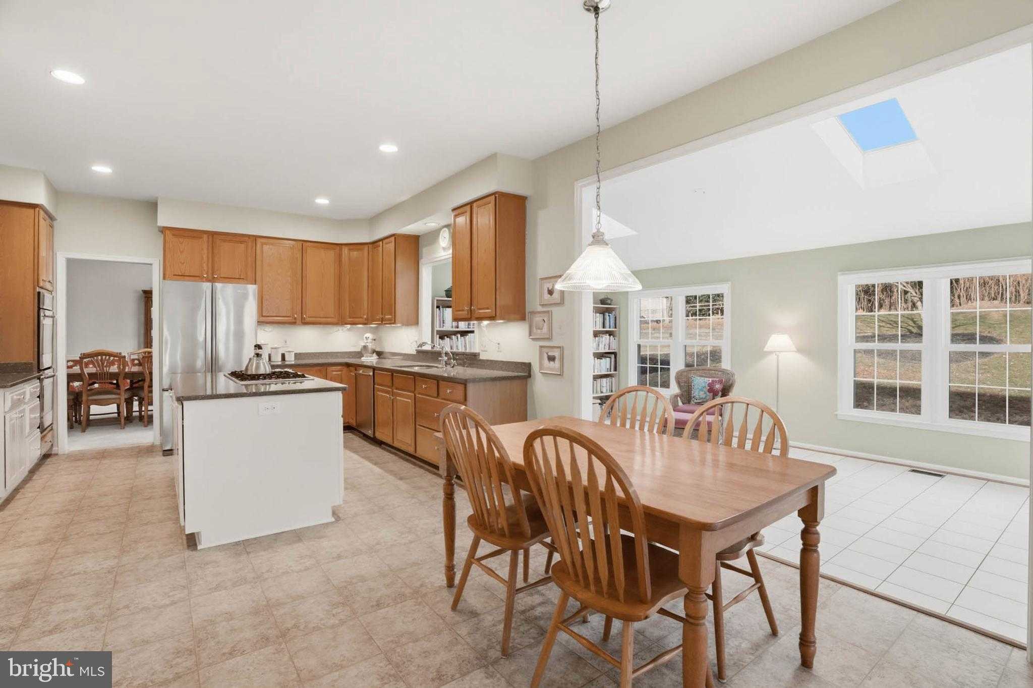 12 Jaystone CT photo 14