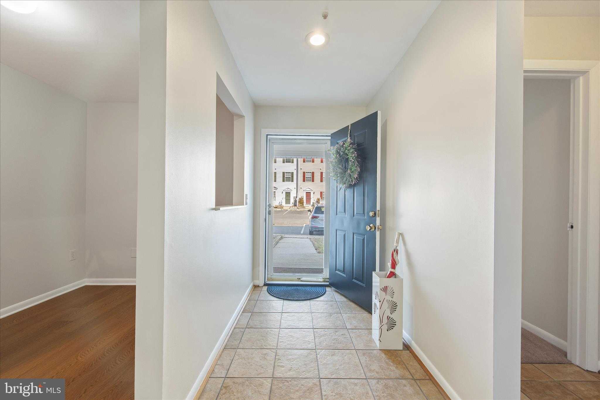 10 Amberstone CT photo 2