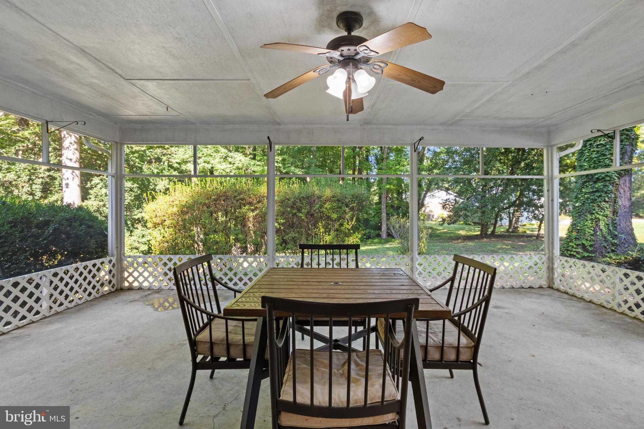 290 Monroe St photo 25