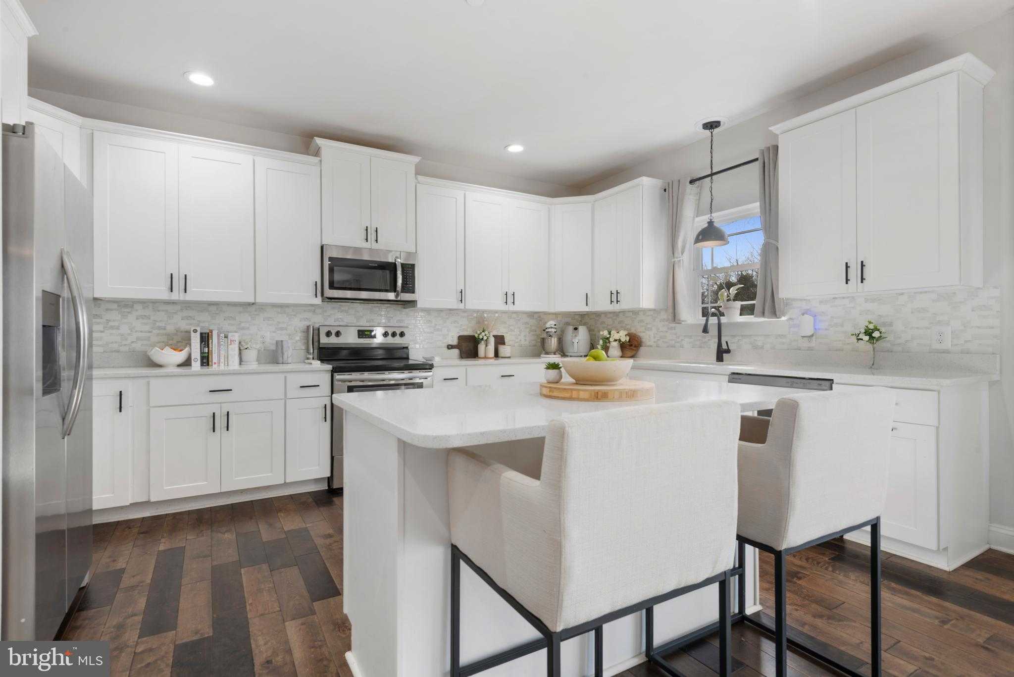 1176 Green Holly Dr photo 8