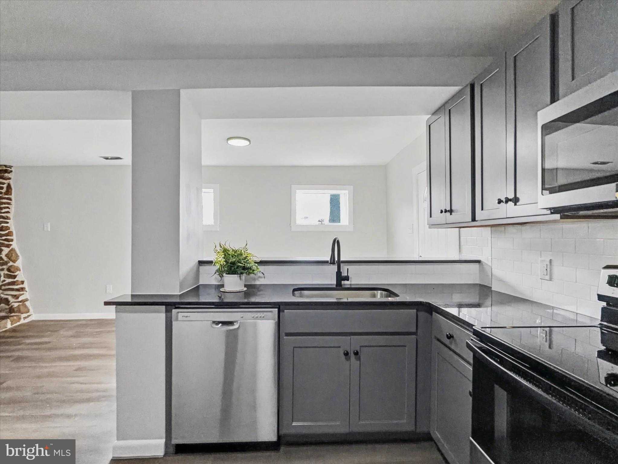 303 York Rd photo 13