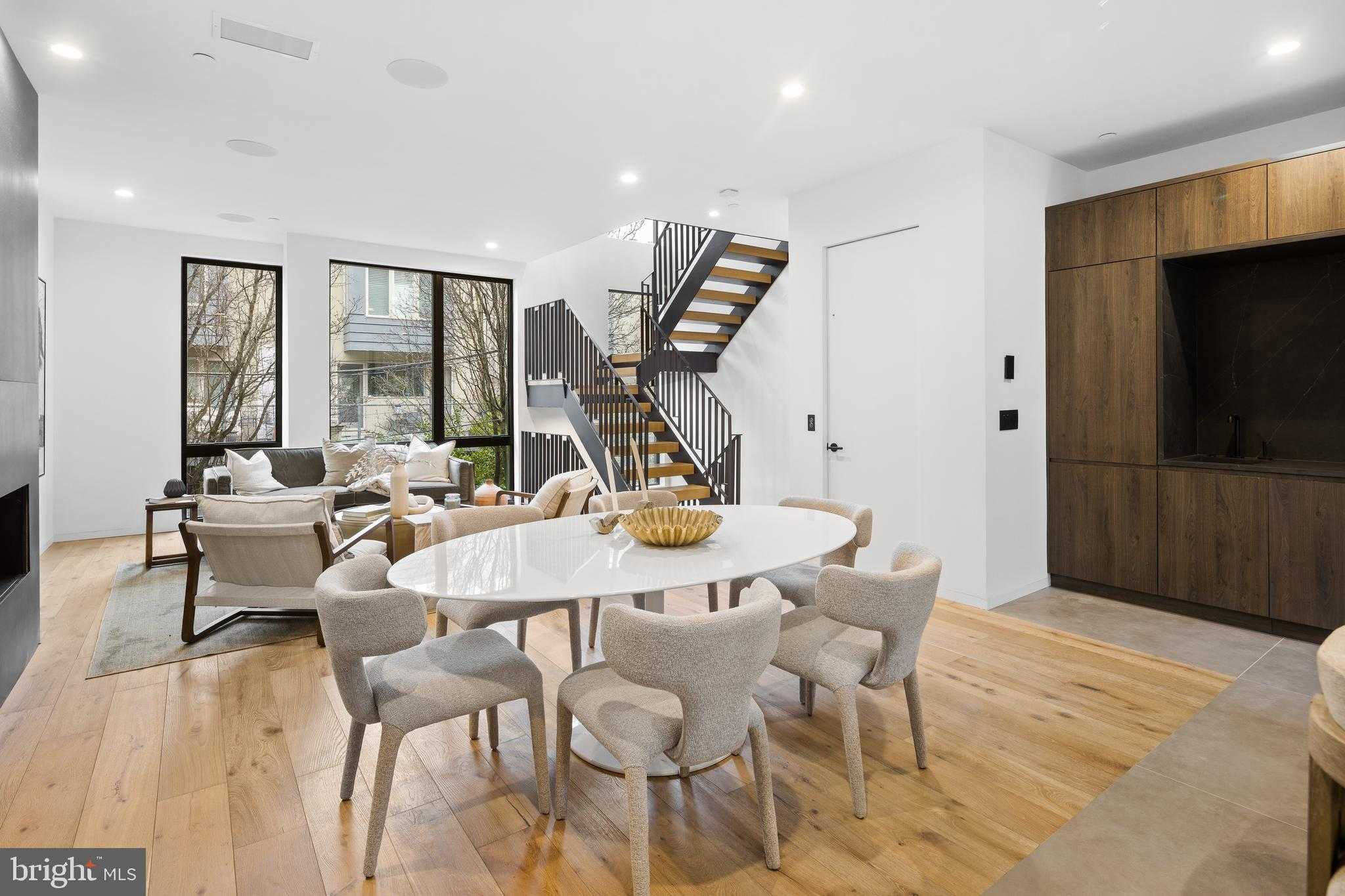 1430 Kenilworth St photo 3