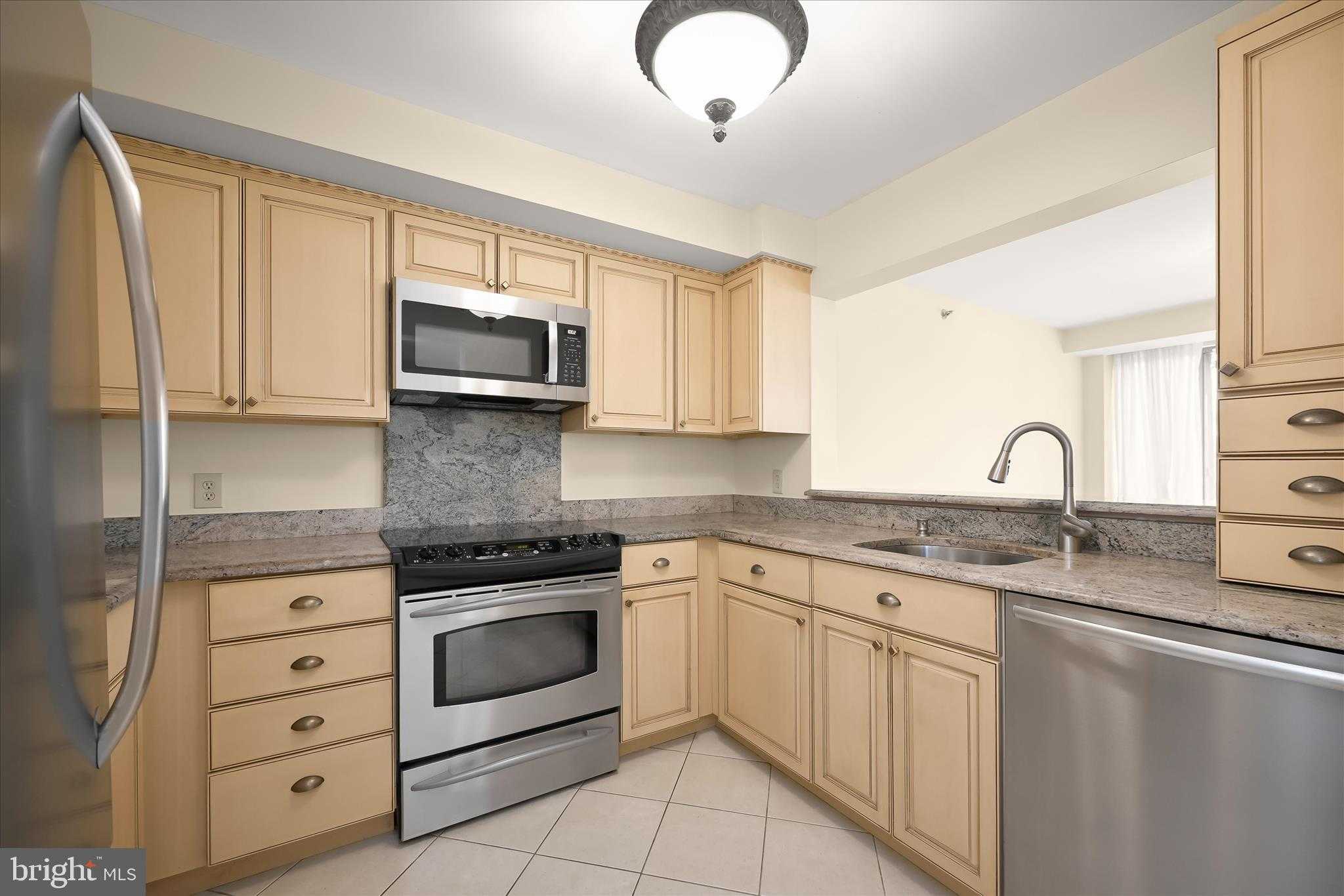 5450 Whitley Park Ter Apt 507 photo 3