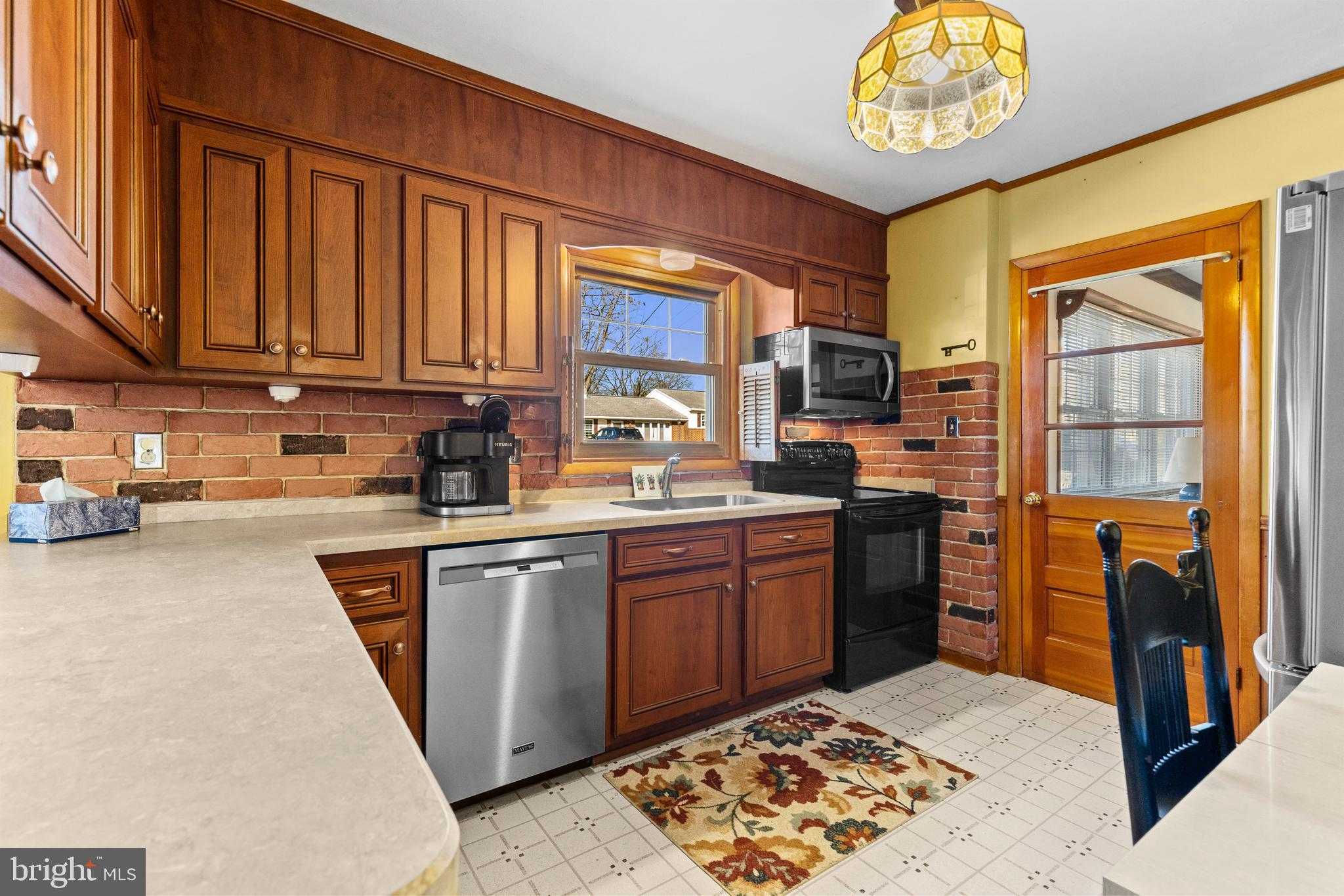 1443 Wanda Ln photo 8