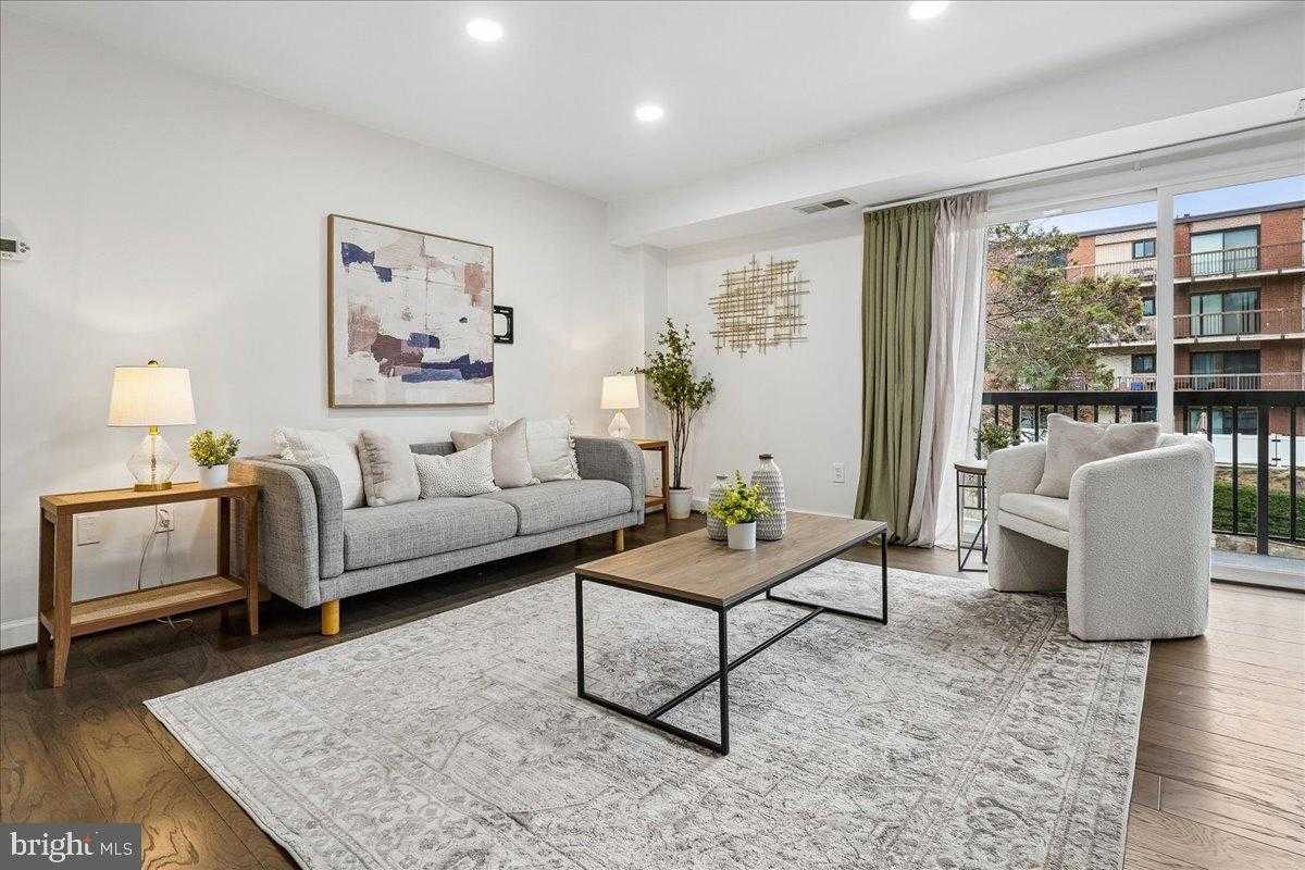 3220 S 28th St Apt 202 photo 2