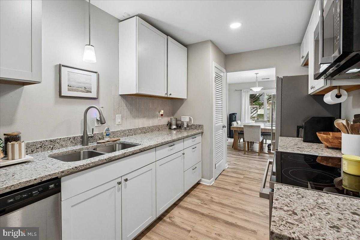 591 Plain Rd photo 10