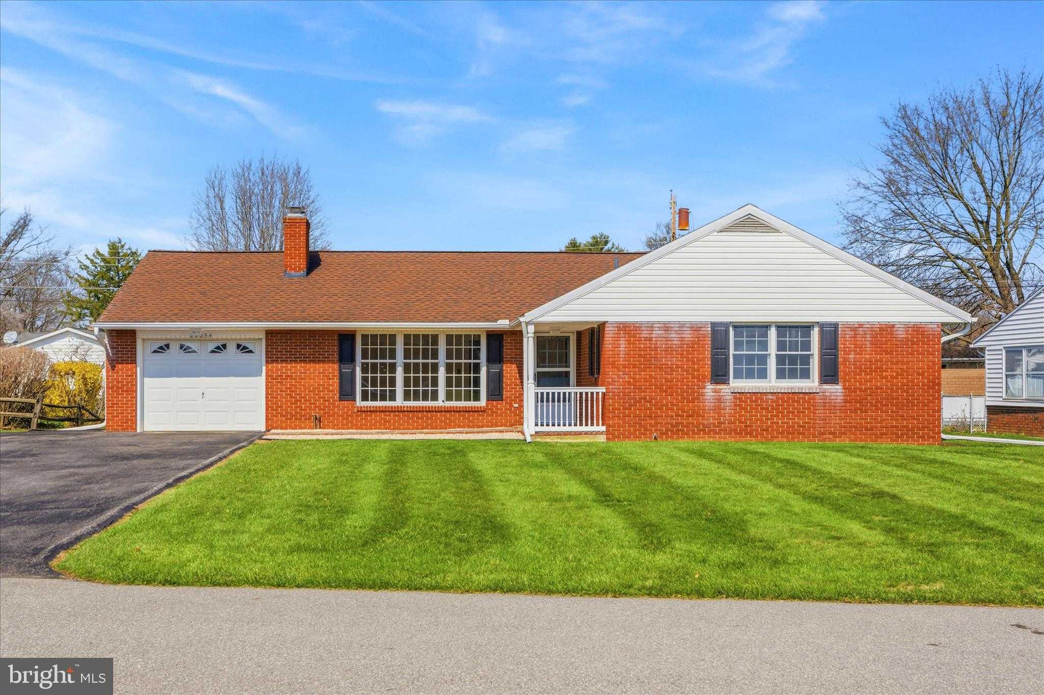 22054 Mohawk Dr photo 2